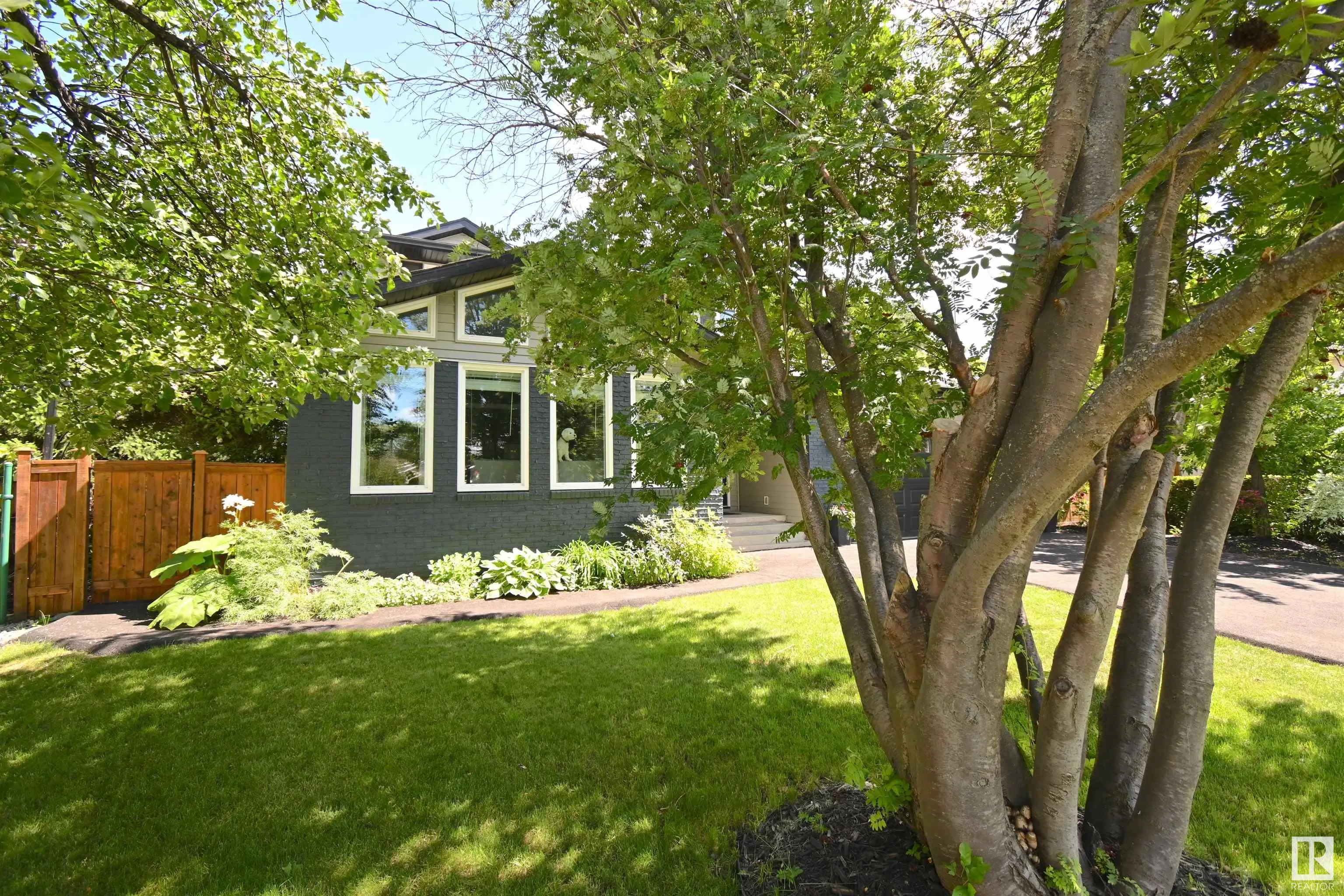 7 MARLBORO Place