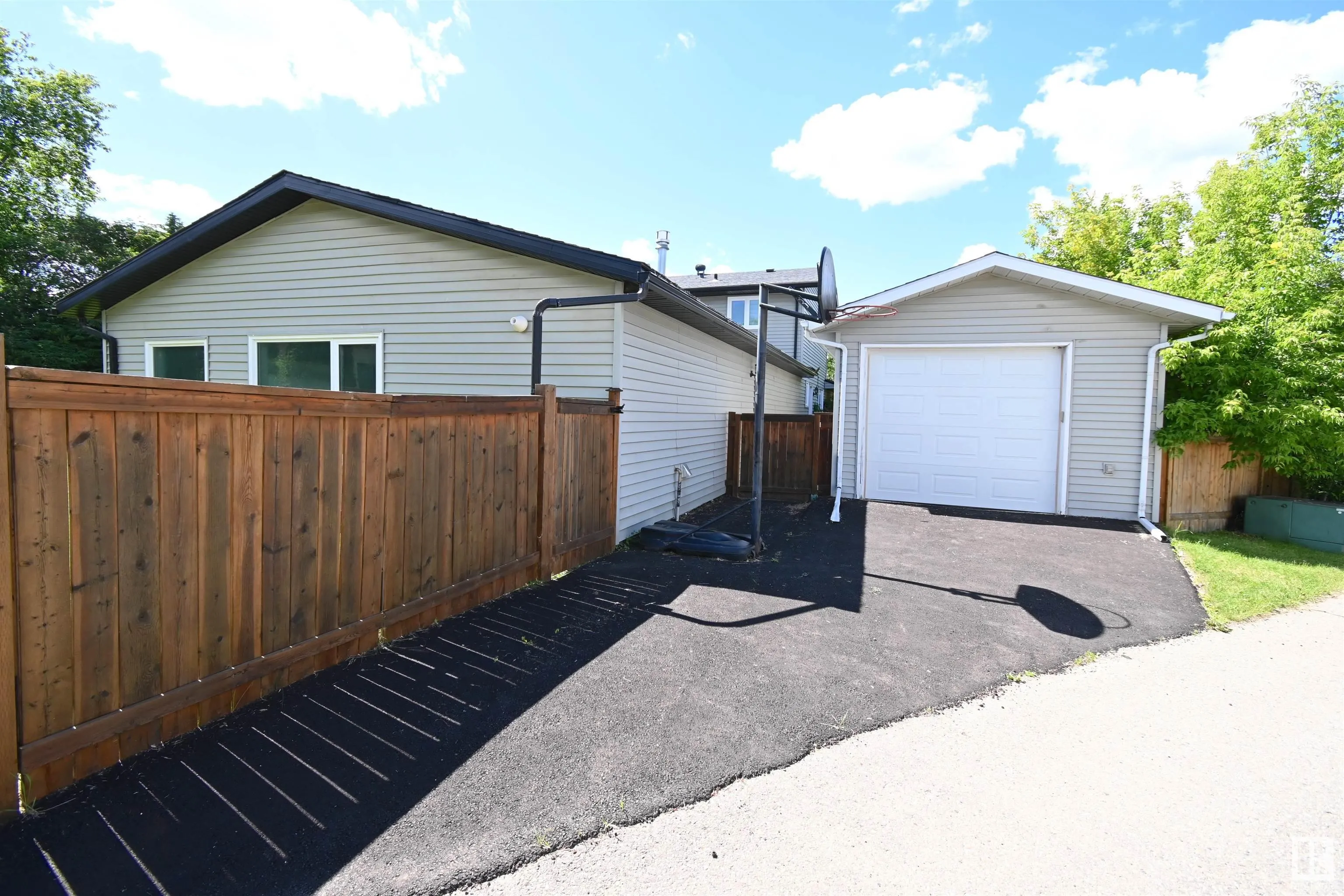 7 MARLBORO Place