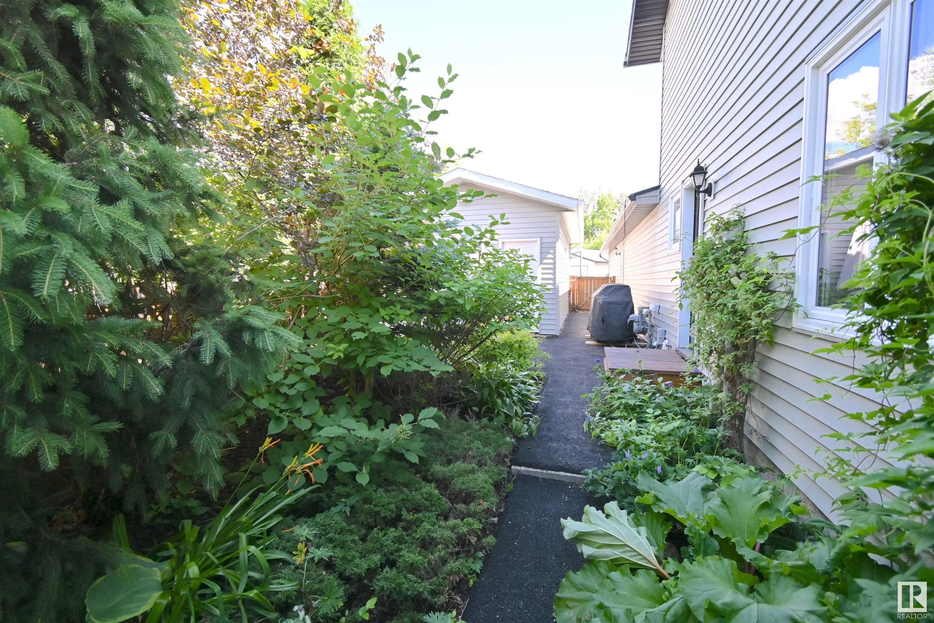7 MARLBORO Place