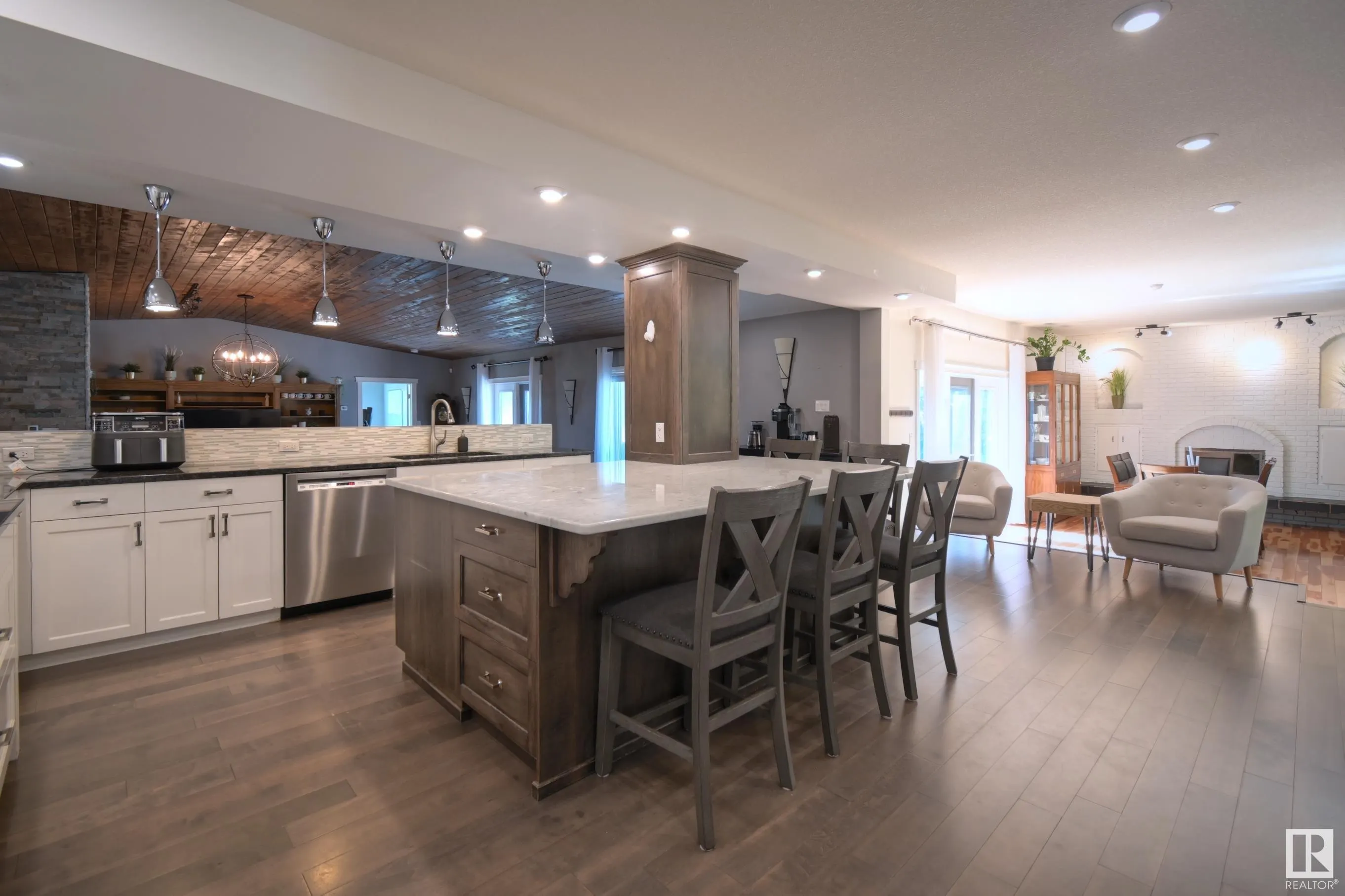 7 MARLBORO Place