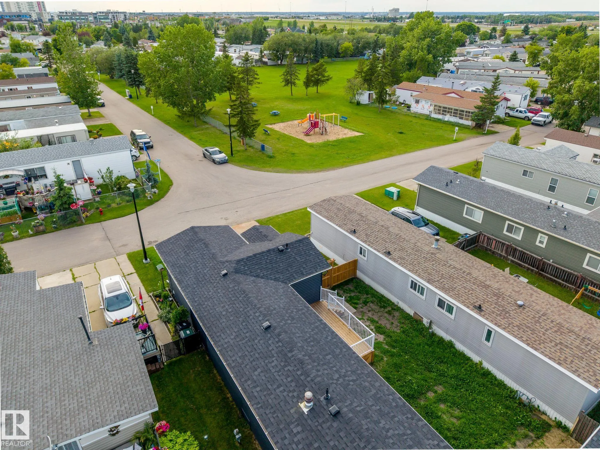 1431 Lakewood Cres