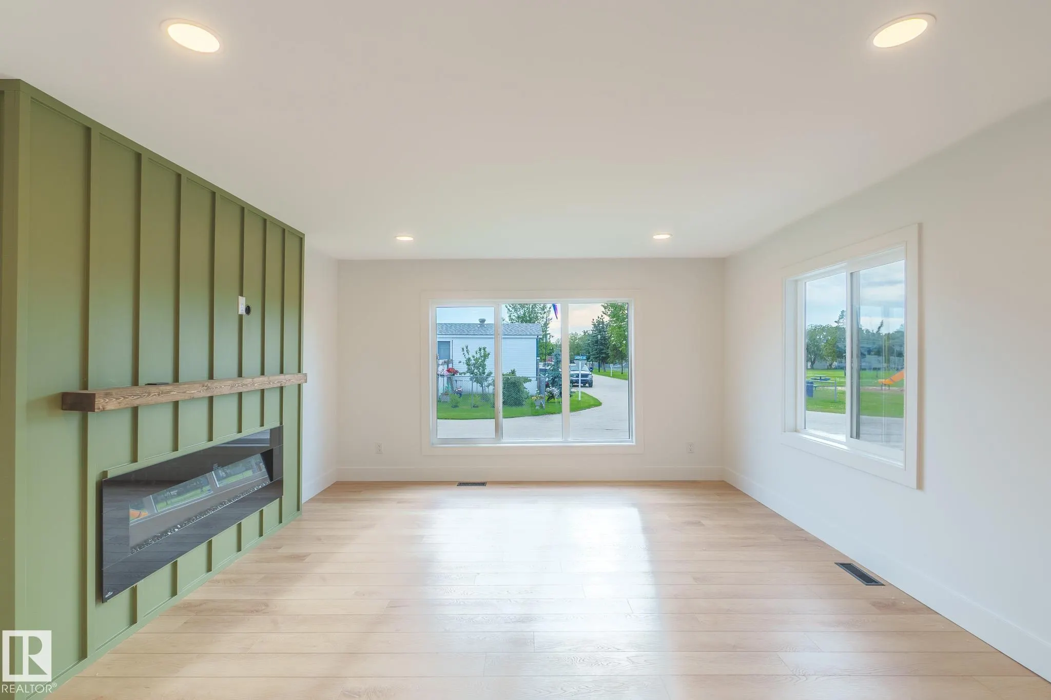 1431 Lakewood Cres