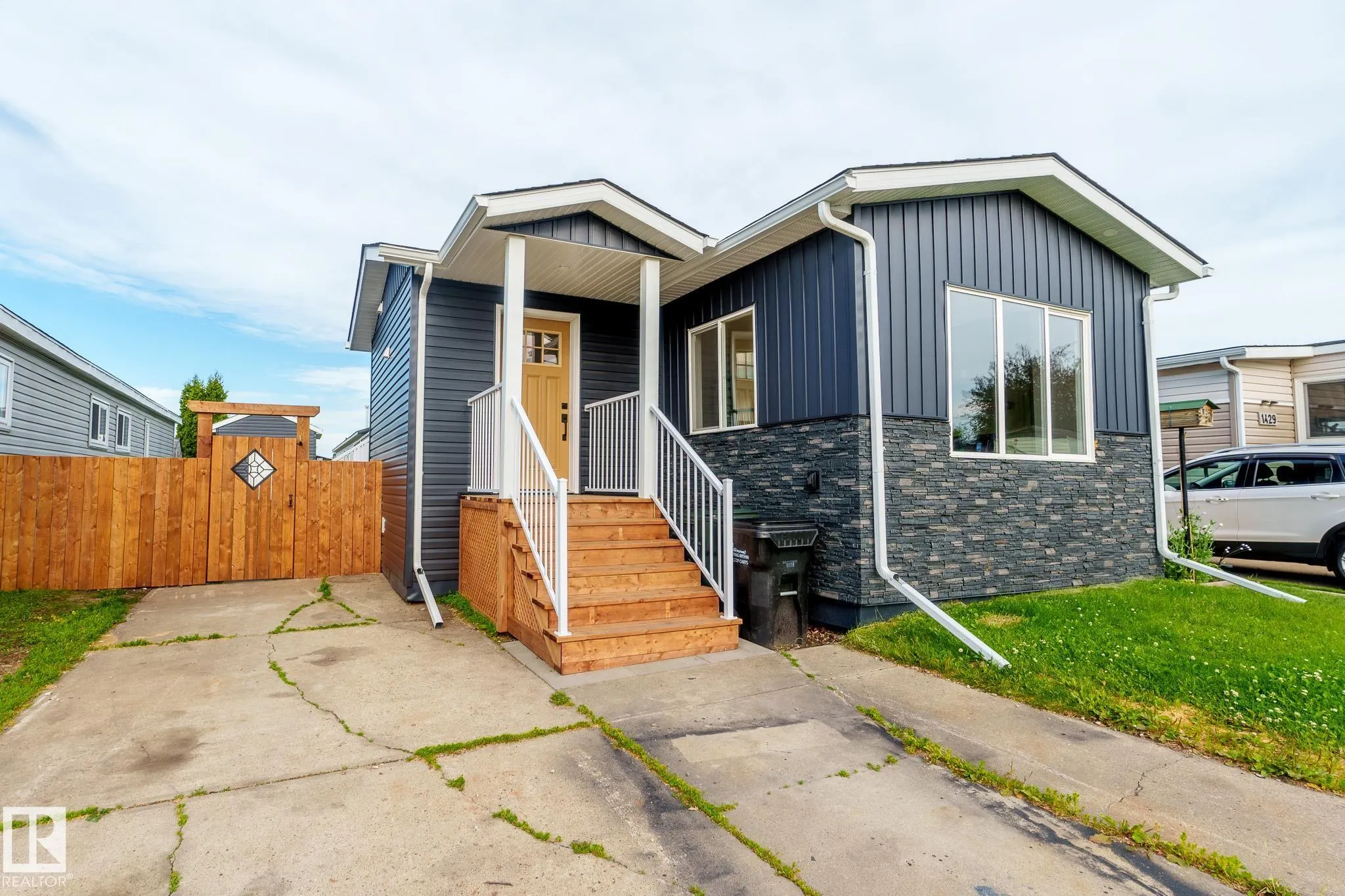 1431 Lakewood Cres