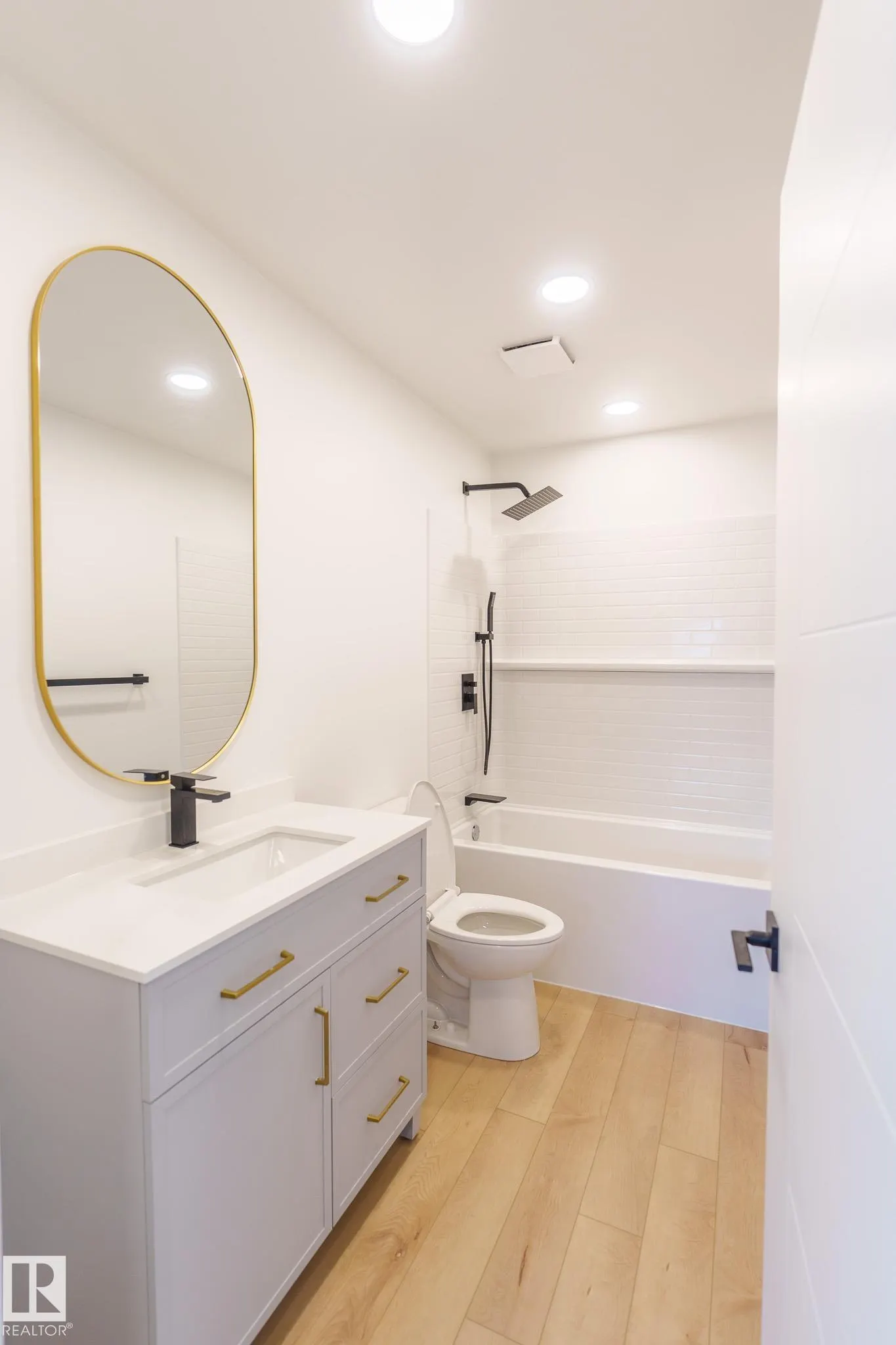 1431 Lakewood Cres