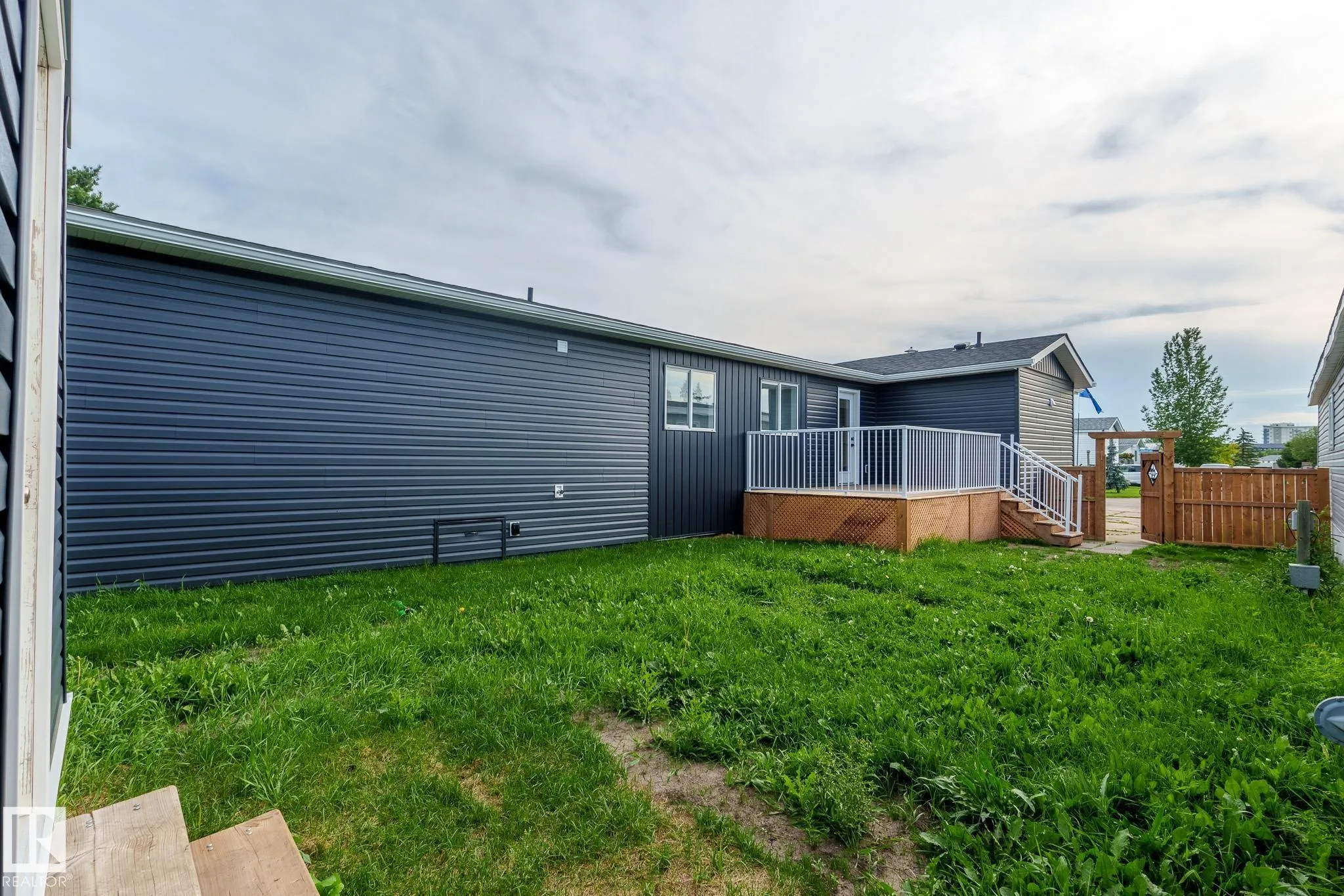1431 Lakewood Cres