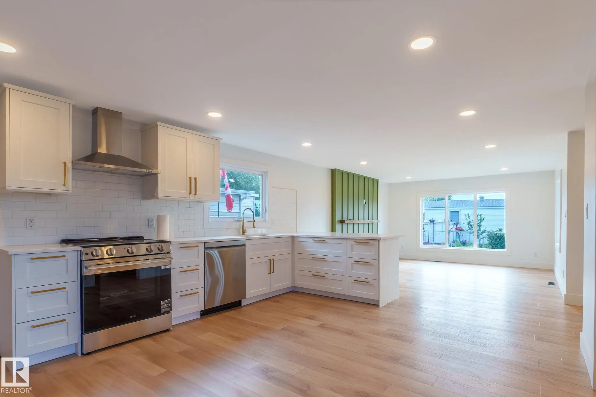 1431 Lakewood Cres
