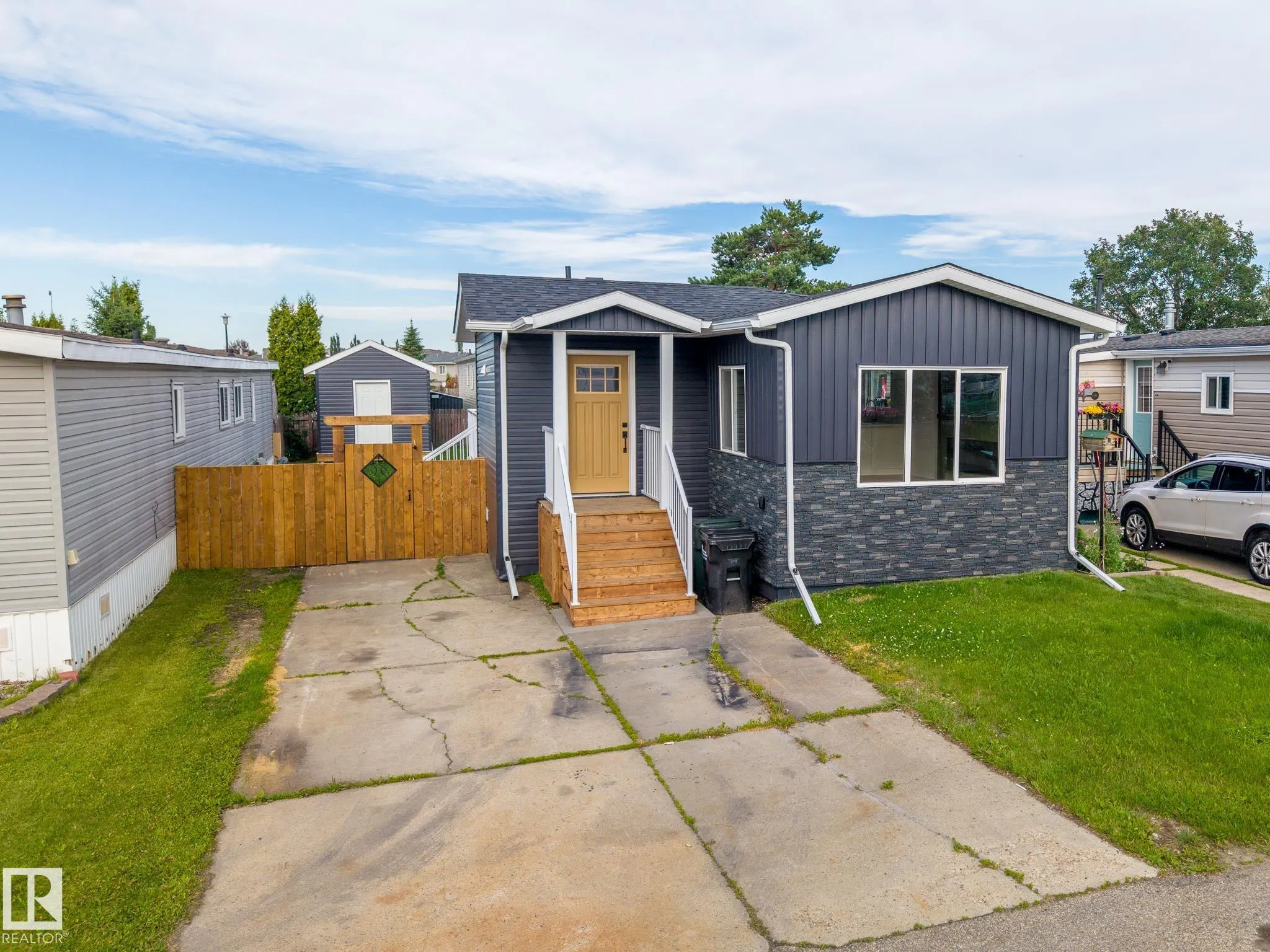 1431 Lakewood Cres