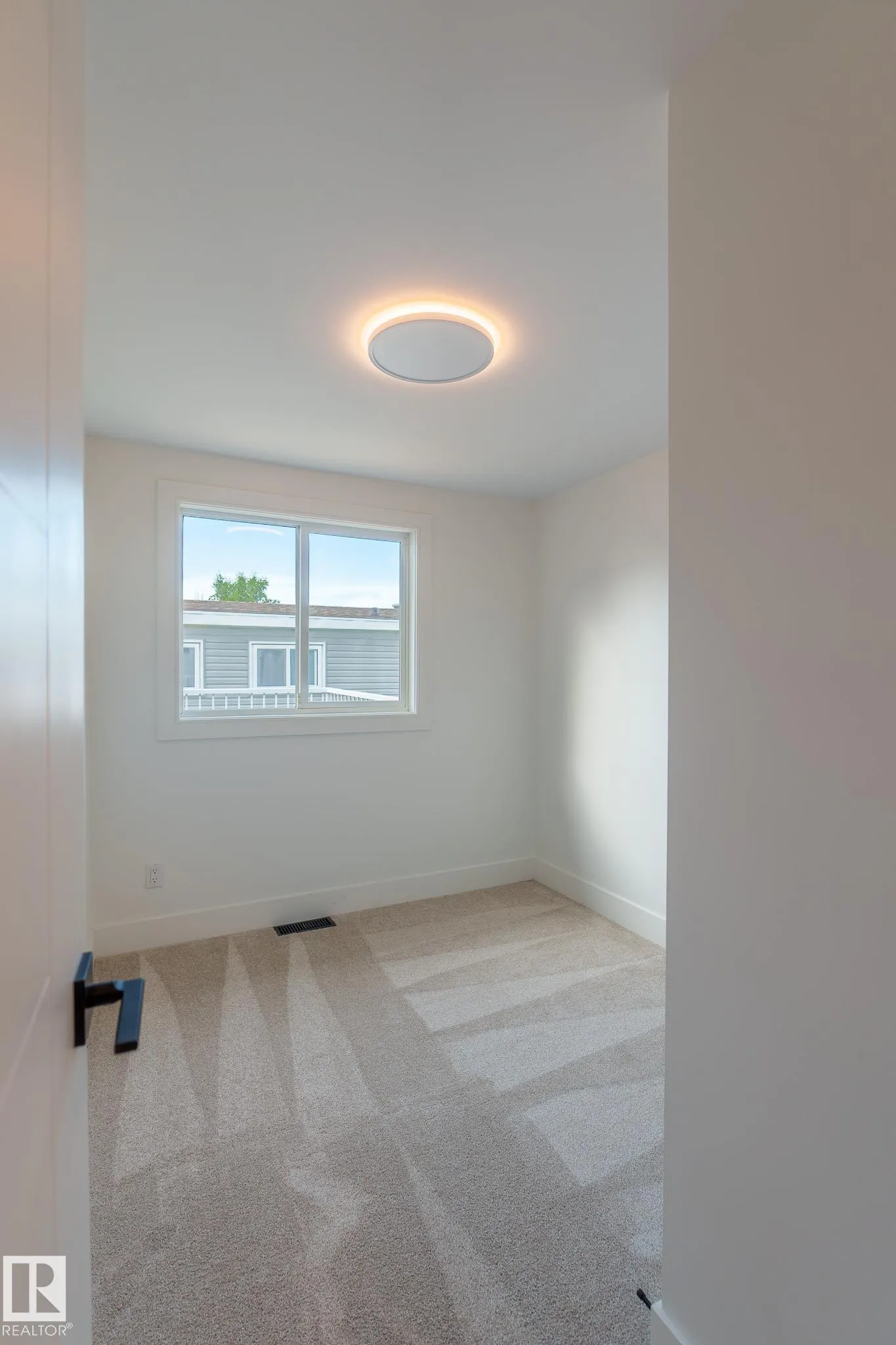 1431 Lakewood Cres