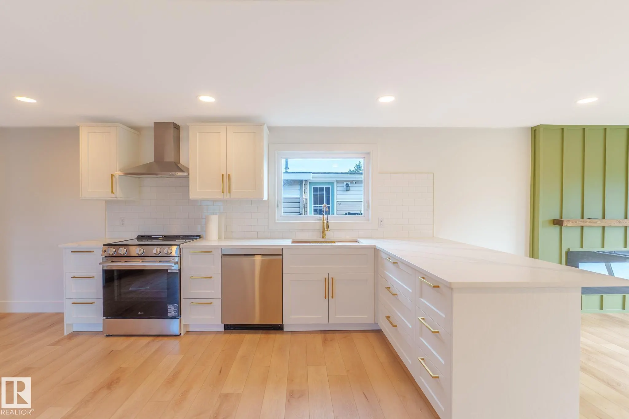 1431 Lakewood Cres