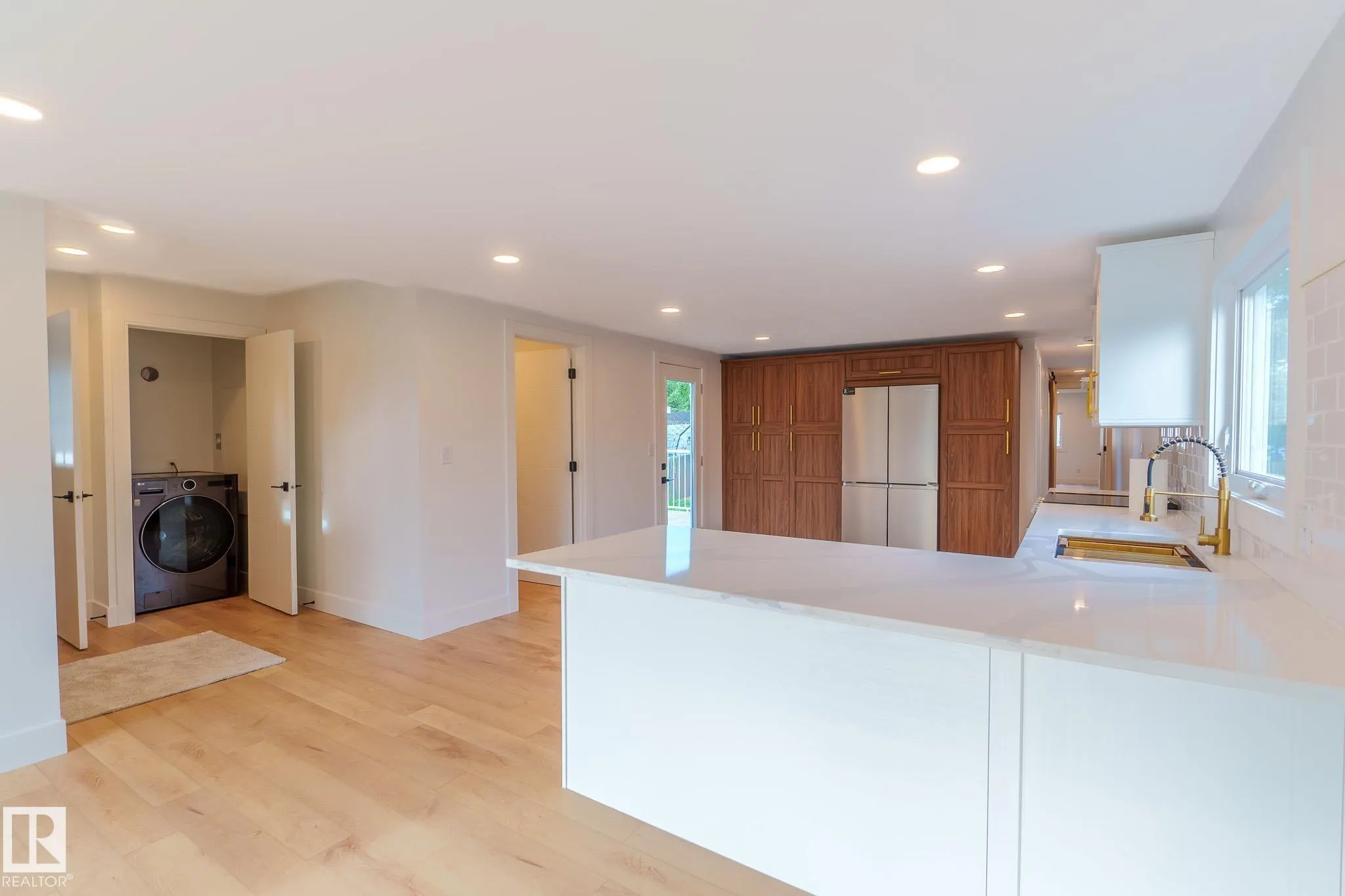 1431 Lakewood Cres