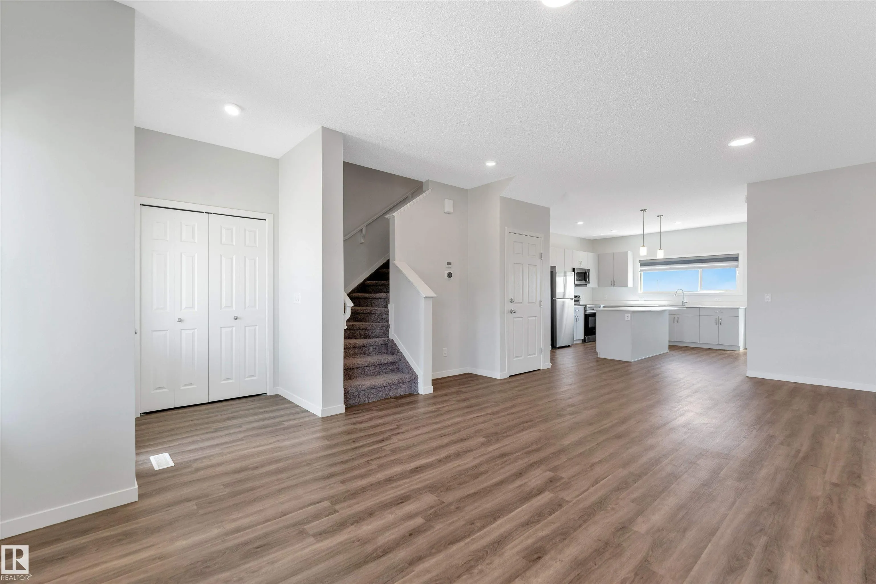 7135 46A St Street