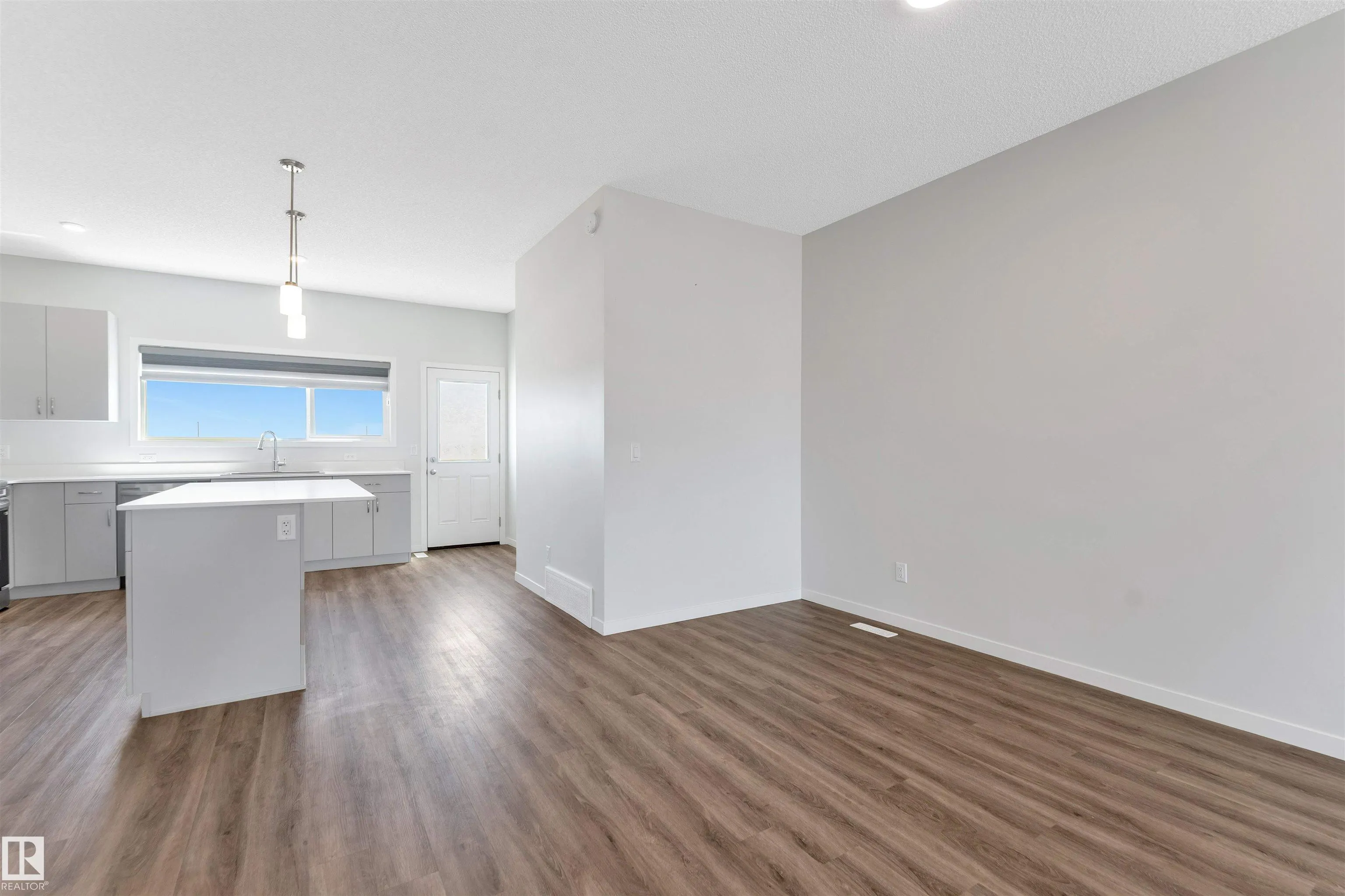 7135 46A St Street