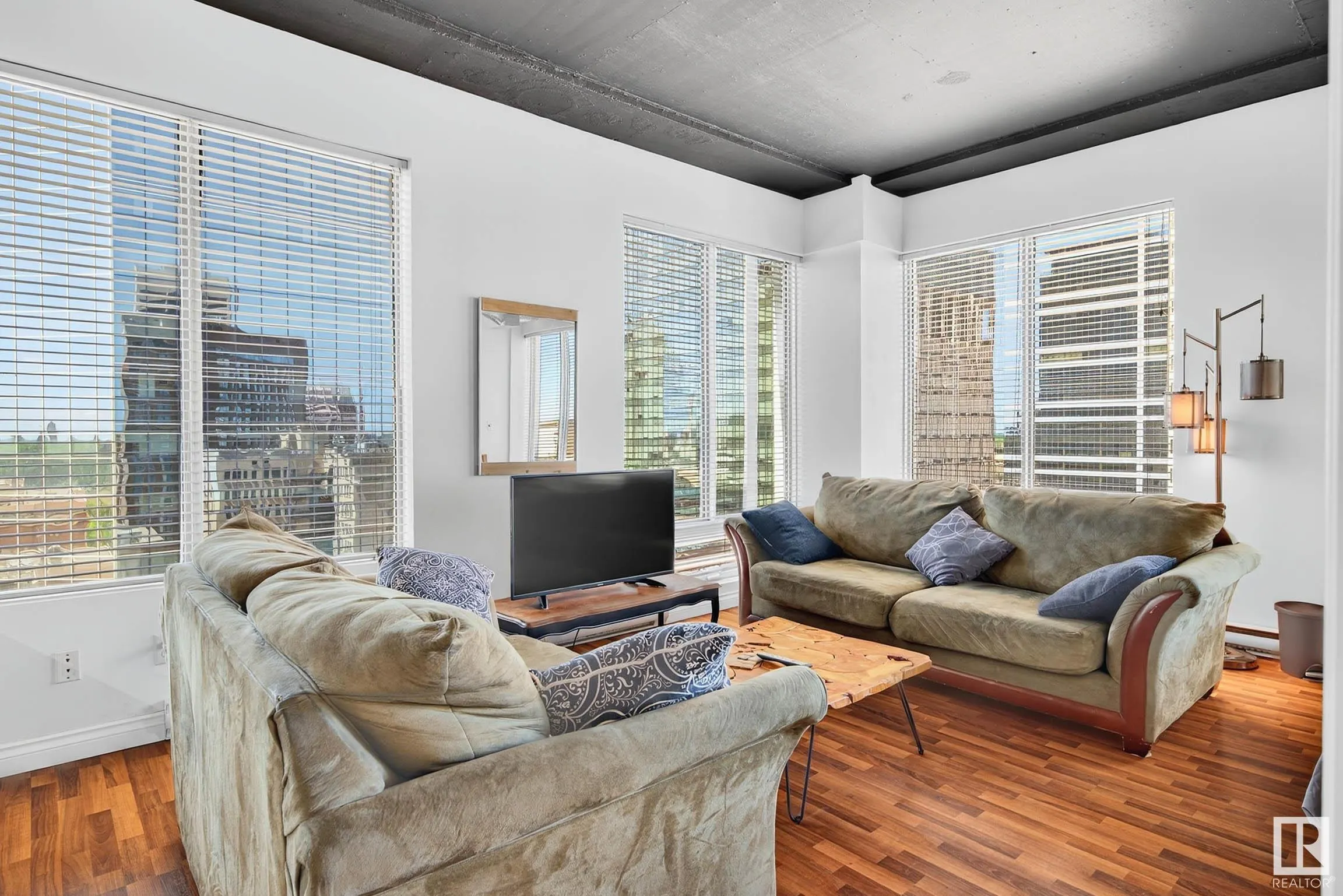 10024 JASPER Avenue