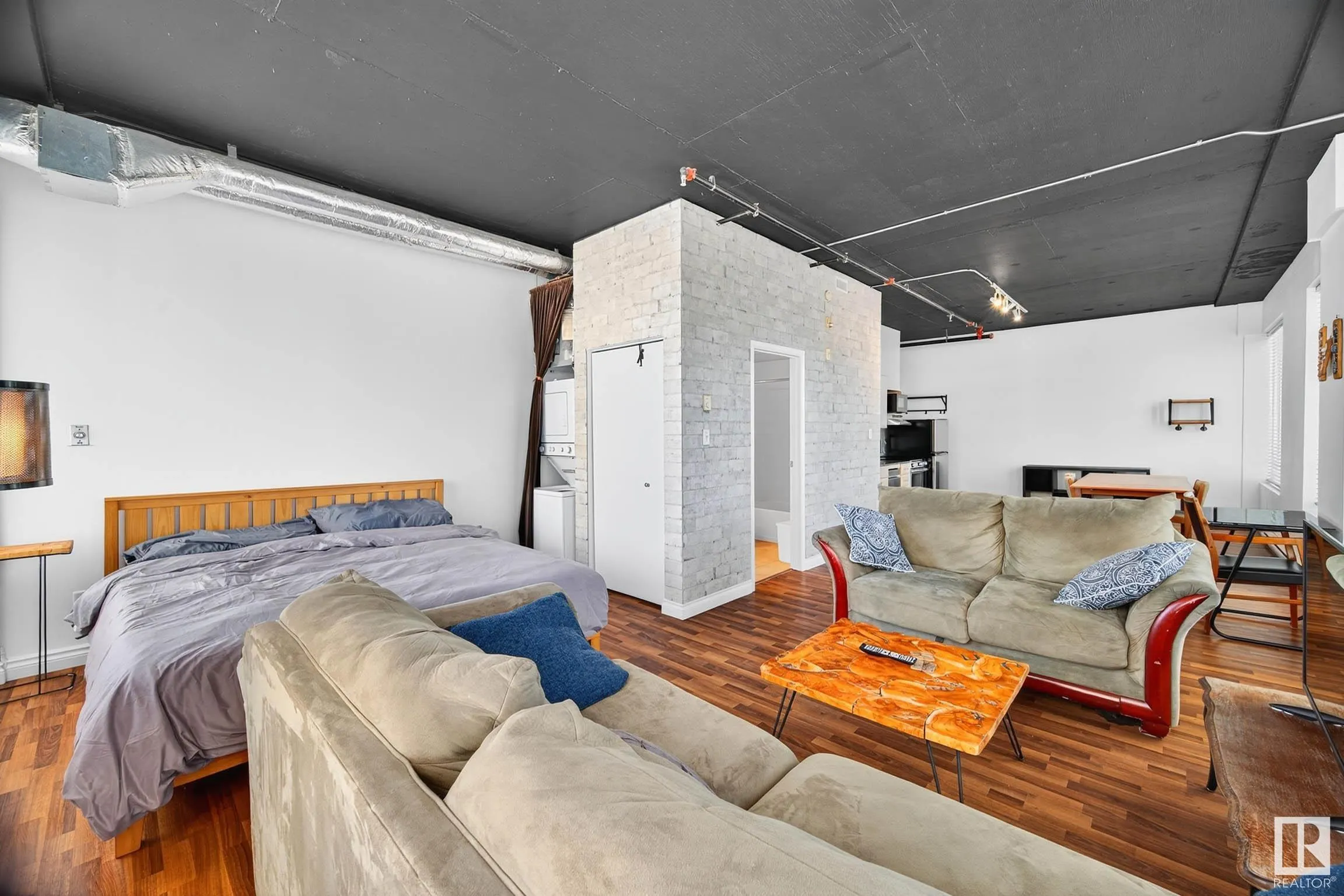 10024 JASPER Avenue
