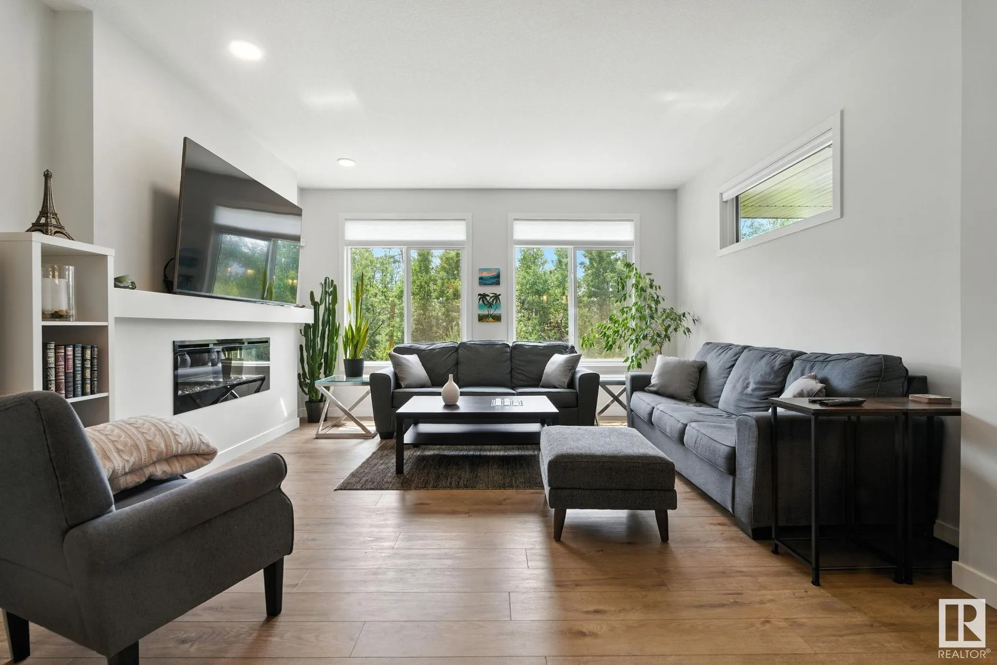 643 EAGLESON Crescent