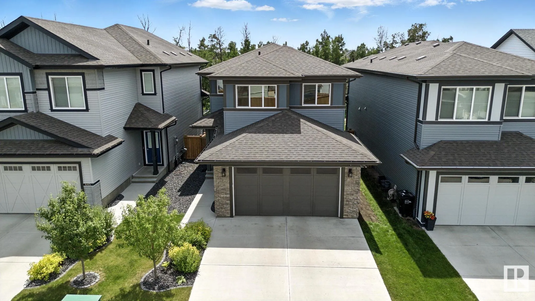 643 EAGLESON Crescent