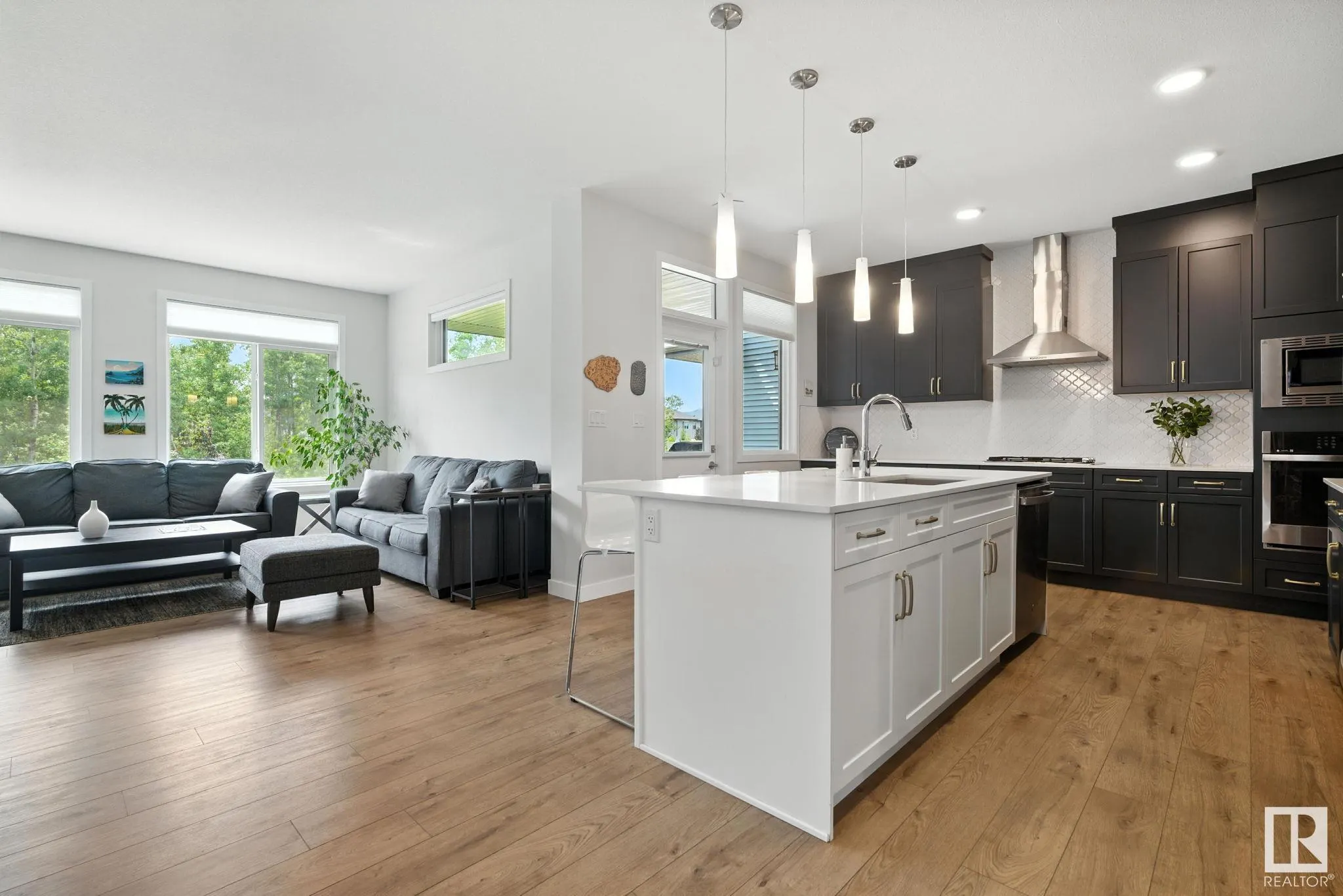 643 EAGLESON Crescent