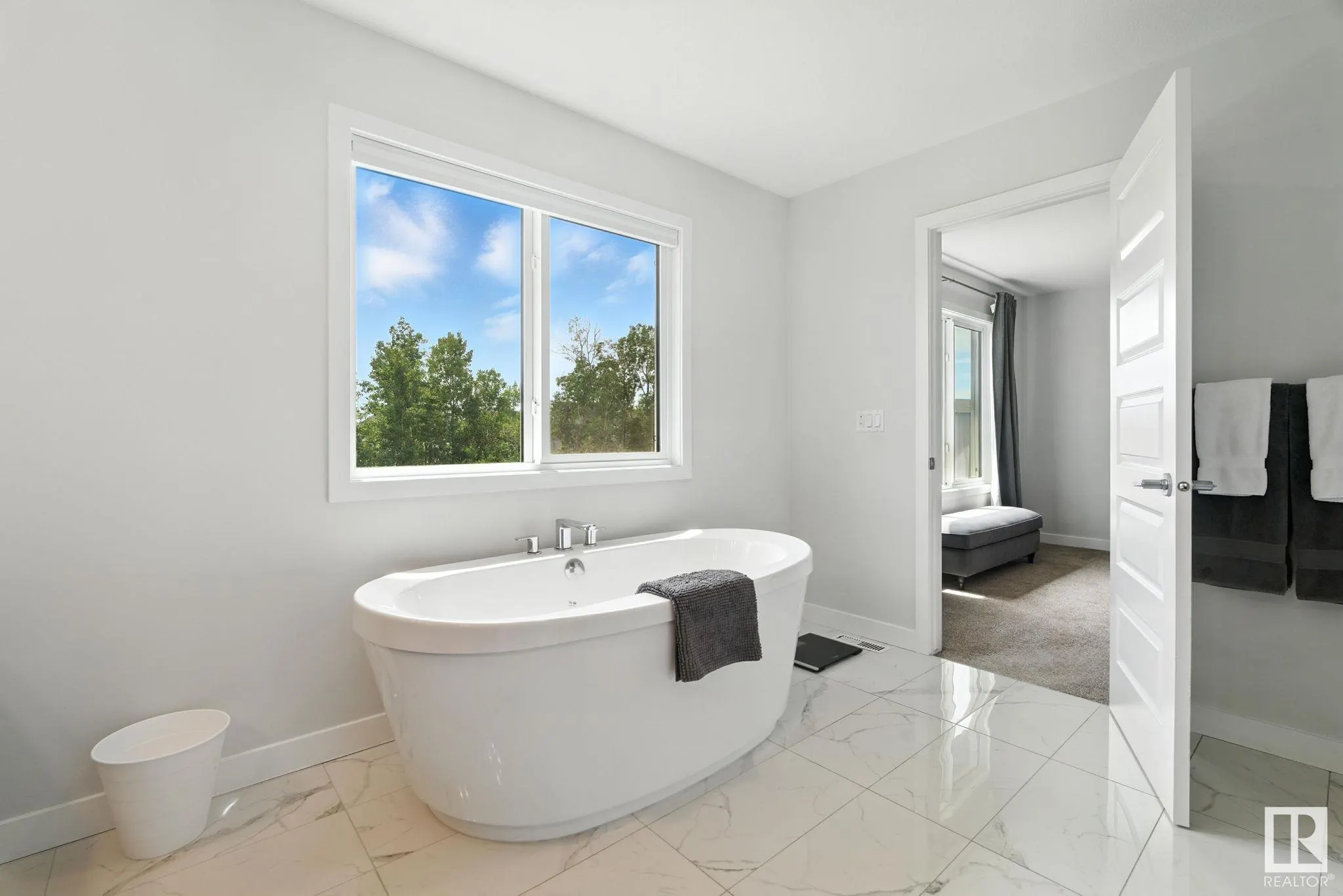 643 EAGLESON Crescent