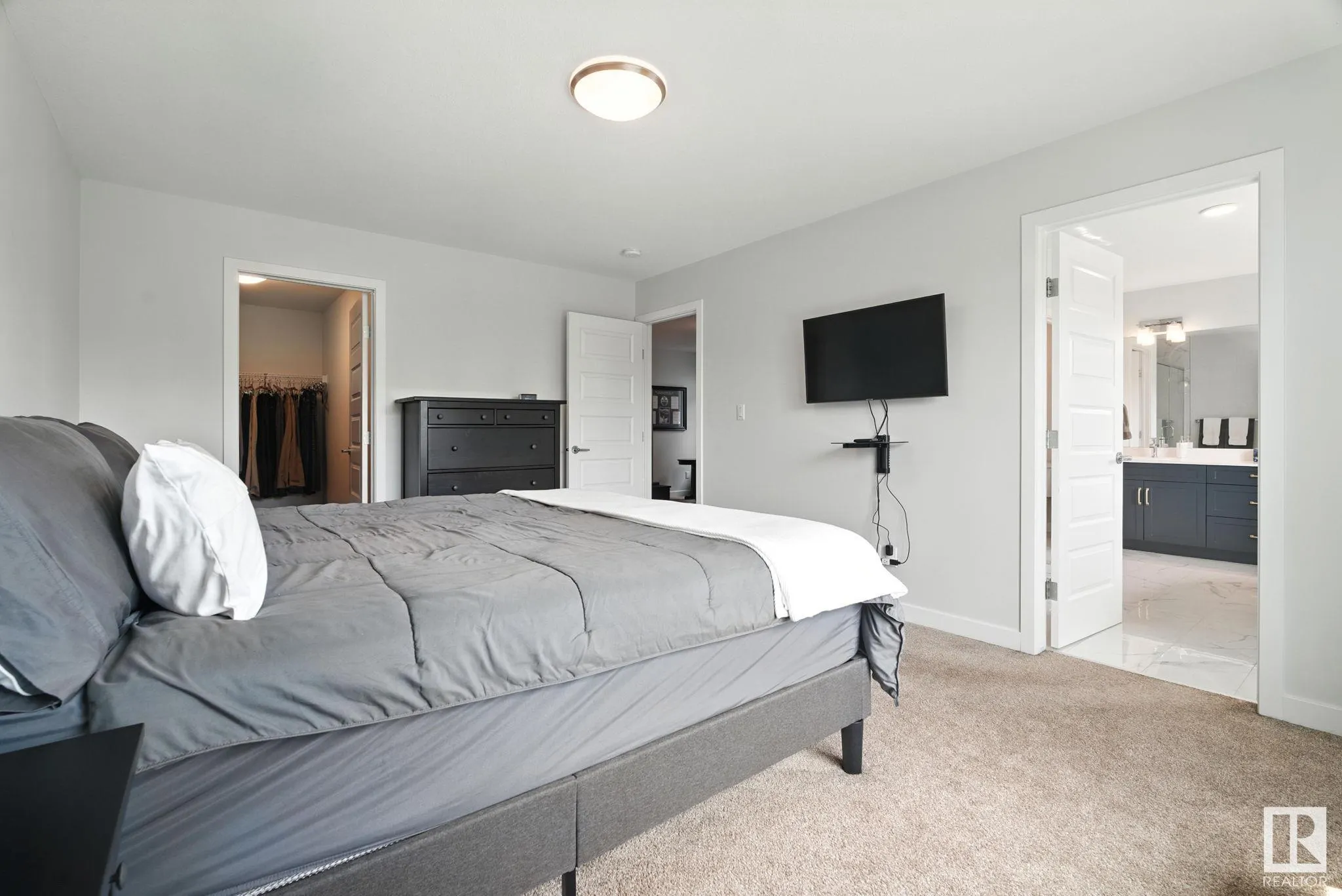 643 EAGLESON Crescent