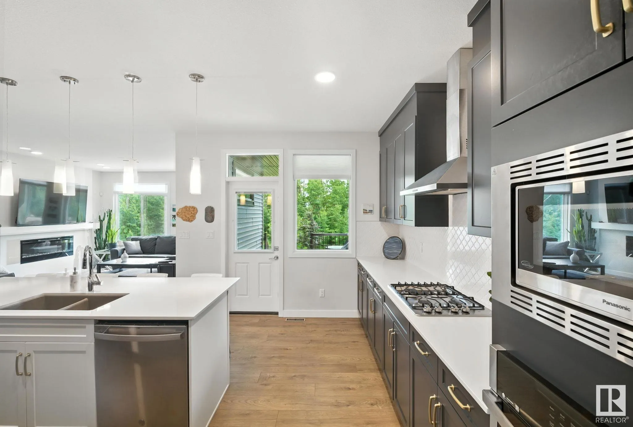 643 EAGLESON Crescent