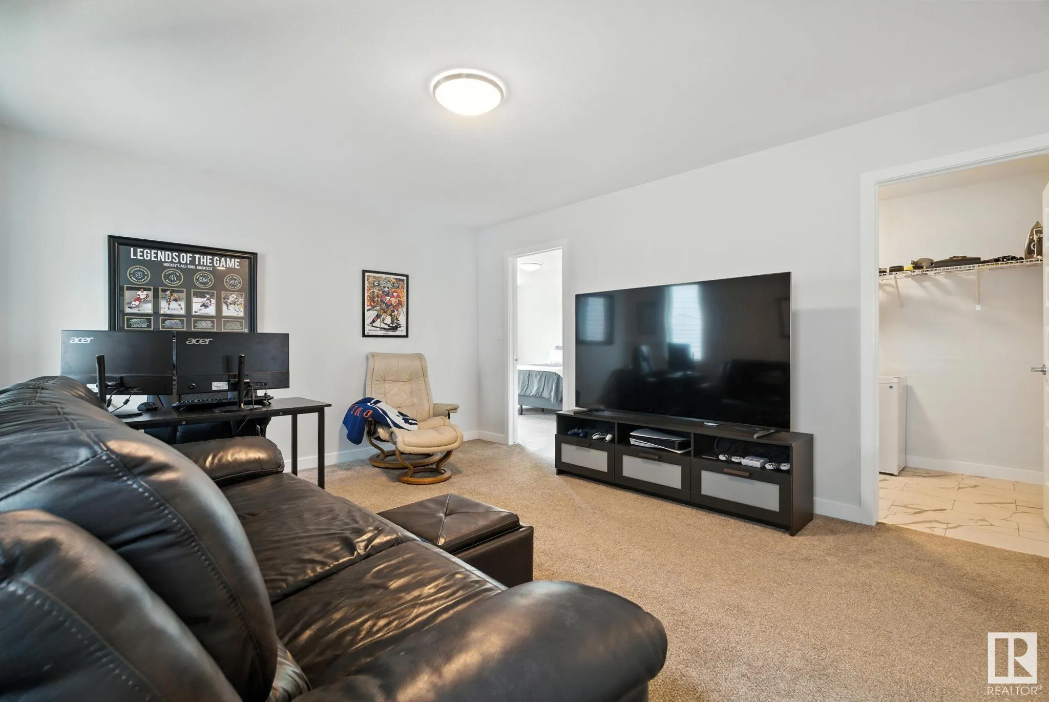 643 EAGLESON Crescent