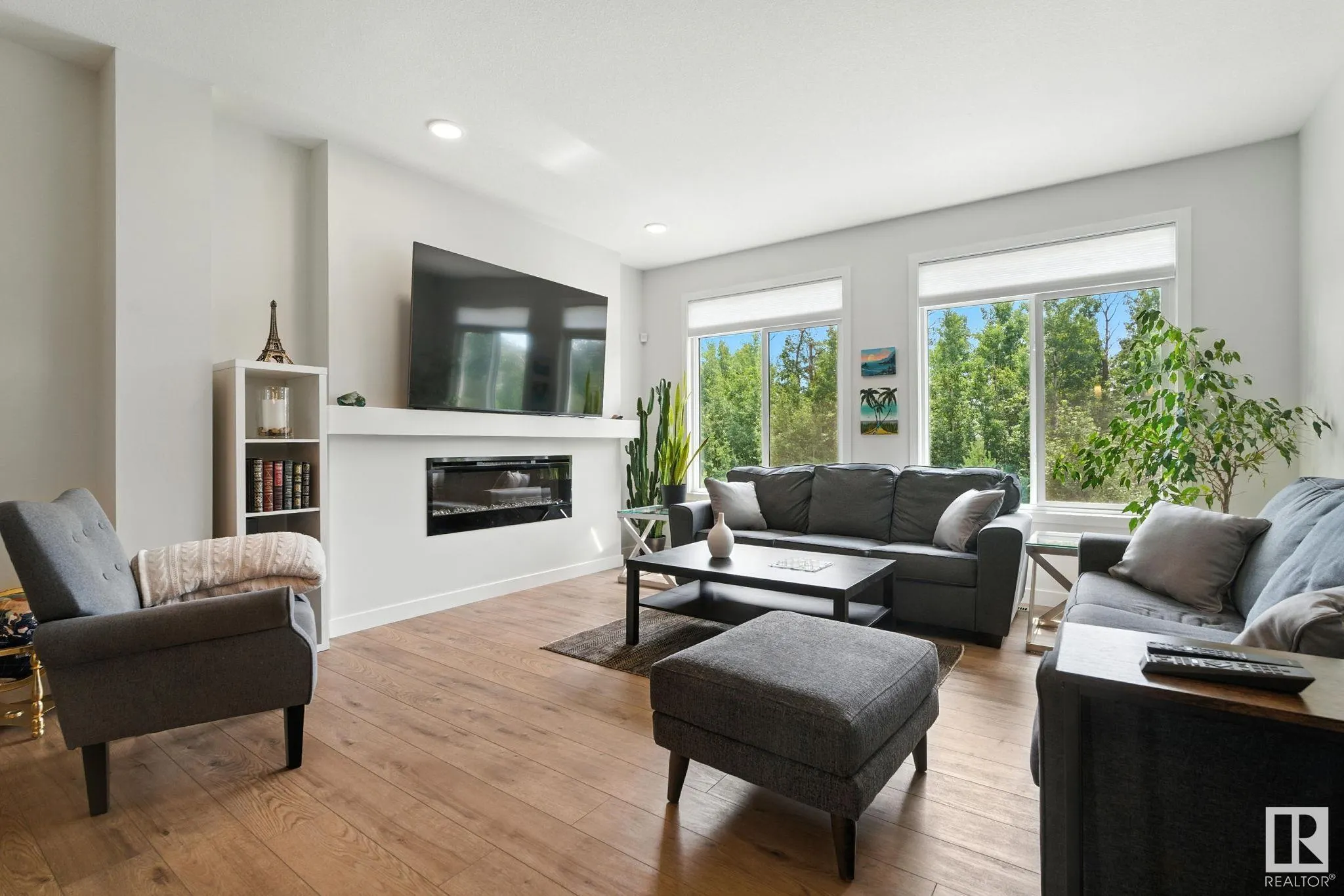 643 EAGLESON Crescent