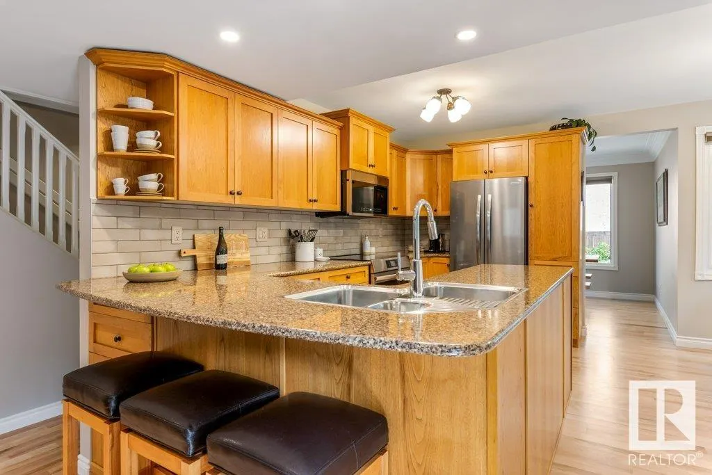 12 WOLCOTT Place