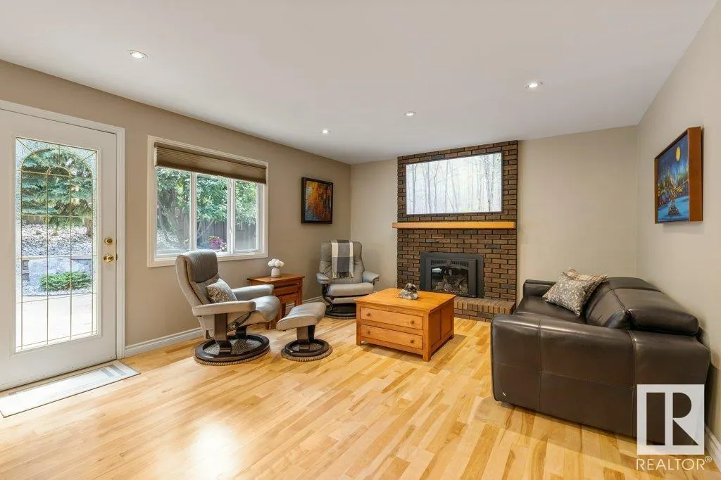 12 WOLCOTT Place