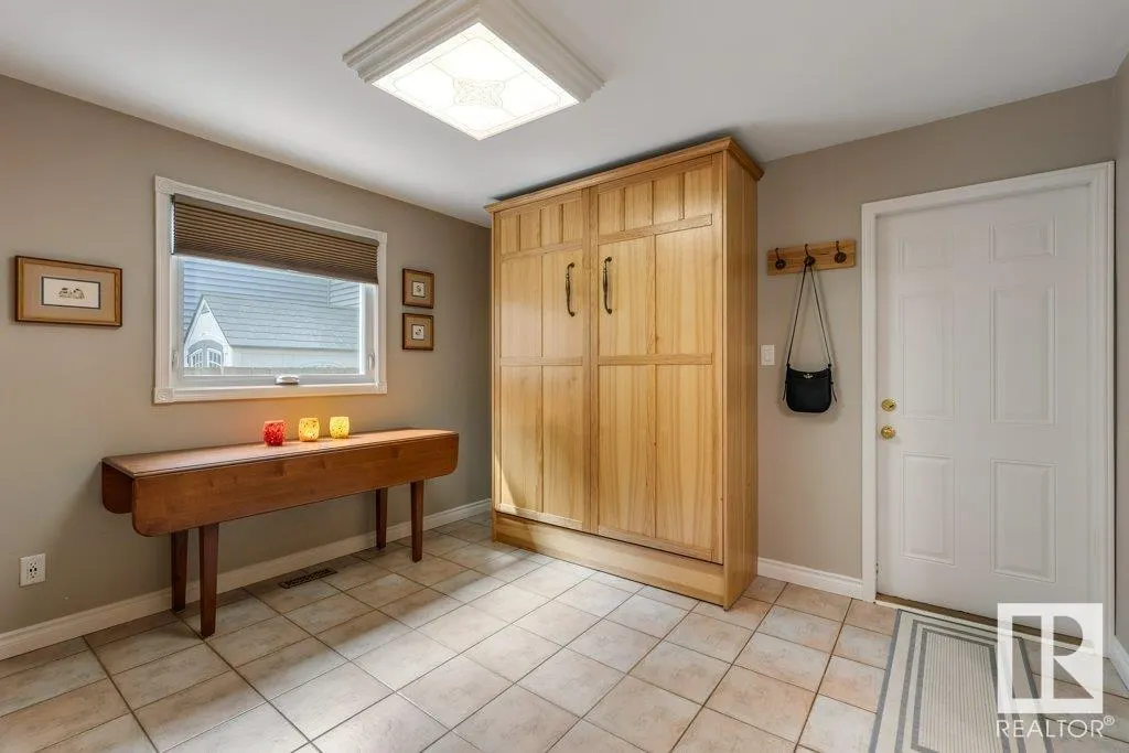 12 WOLCOTT Place