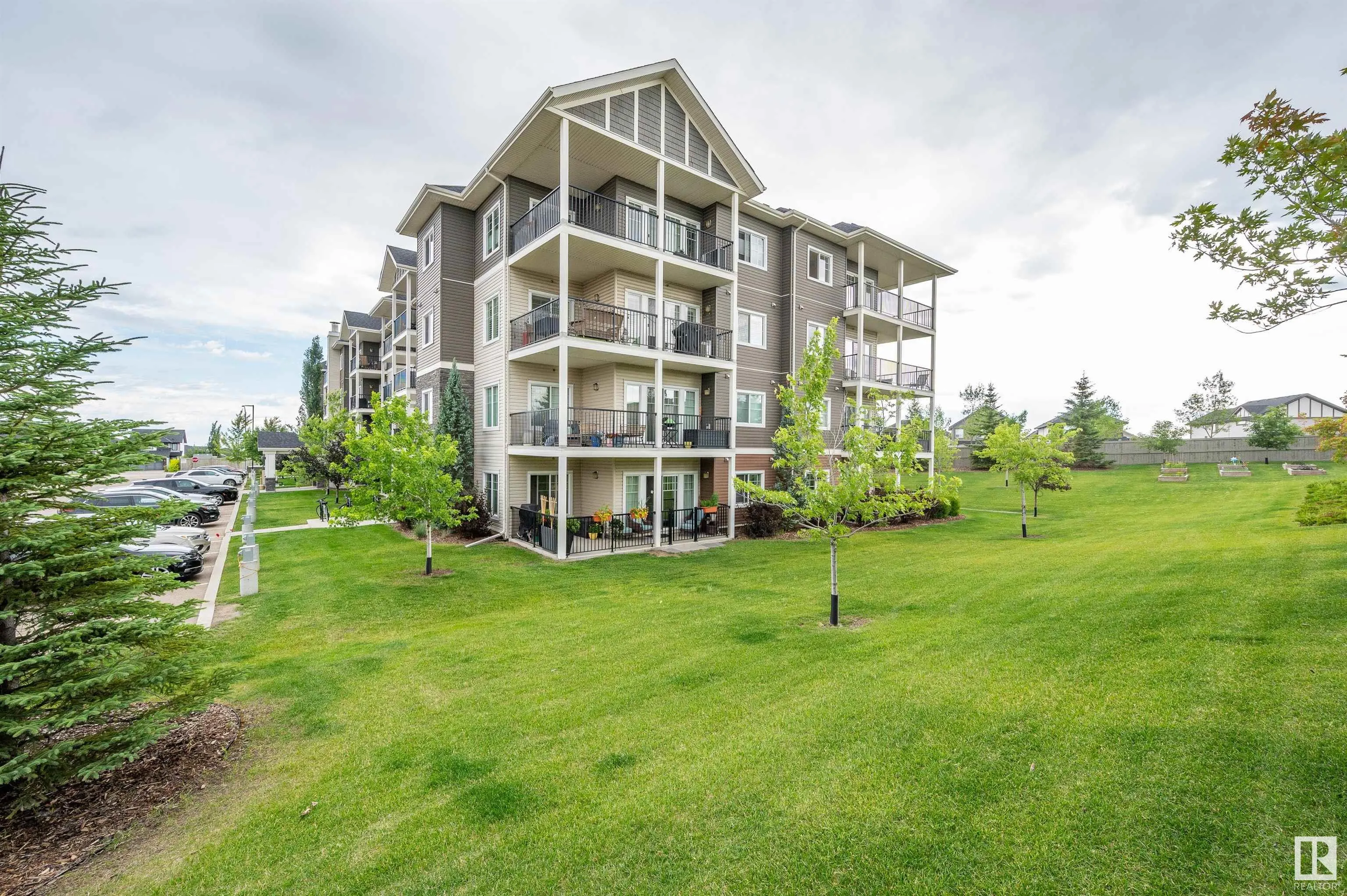 2 AUGUSTINE Crescent