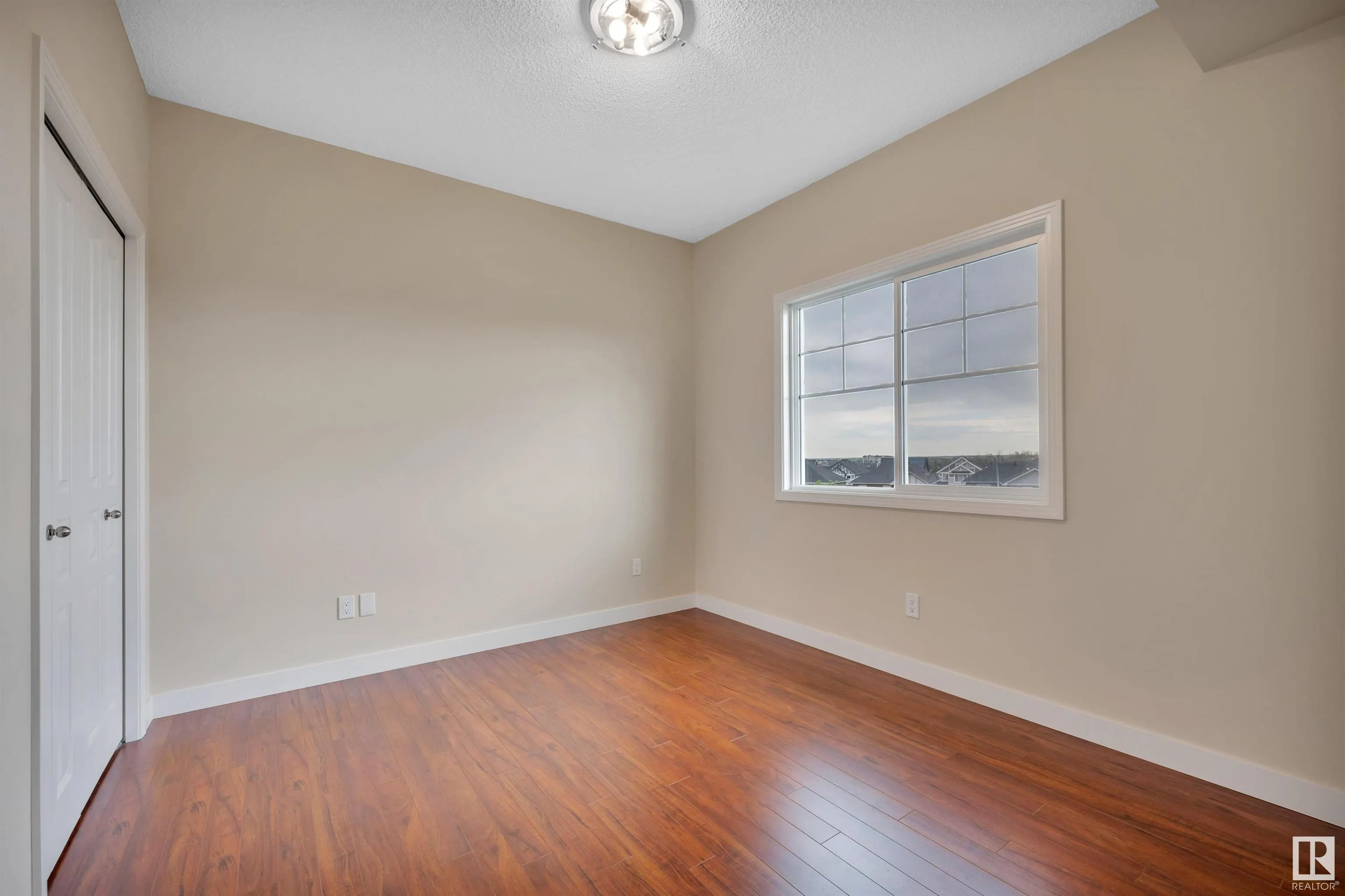 2 AUGUSTINE Crescent