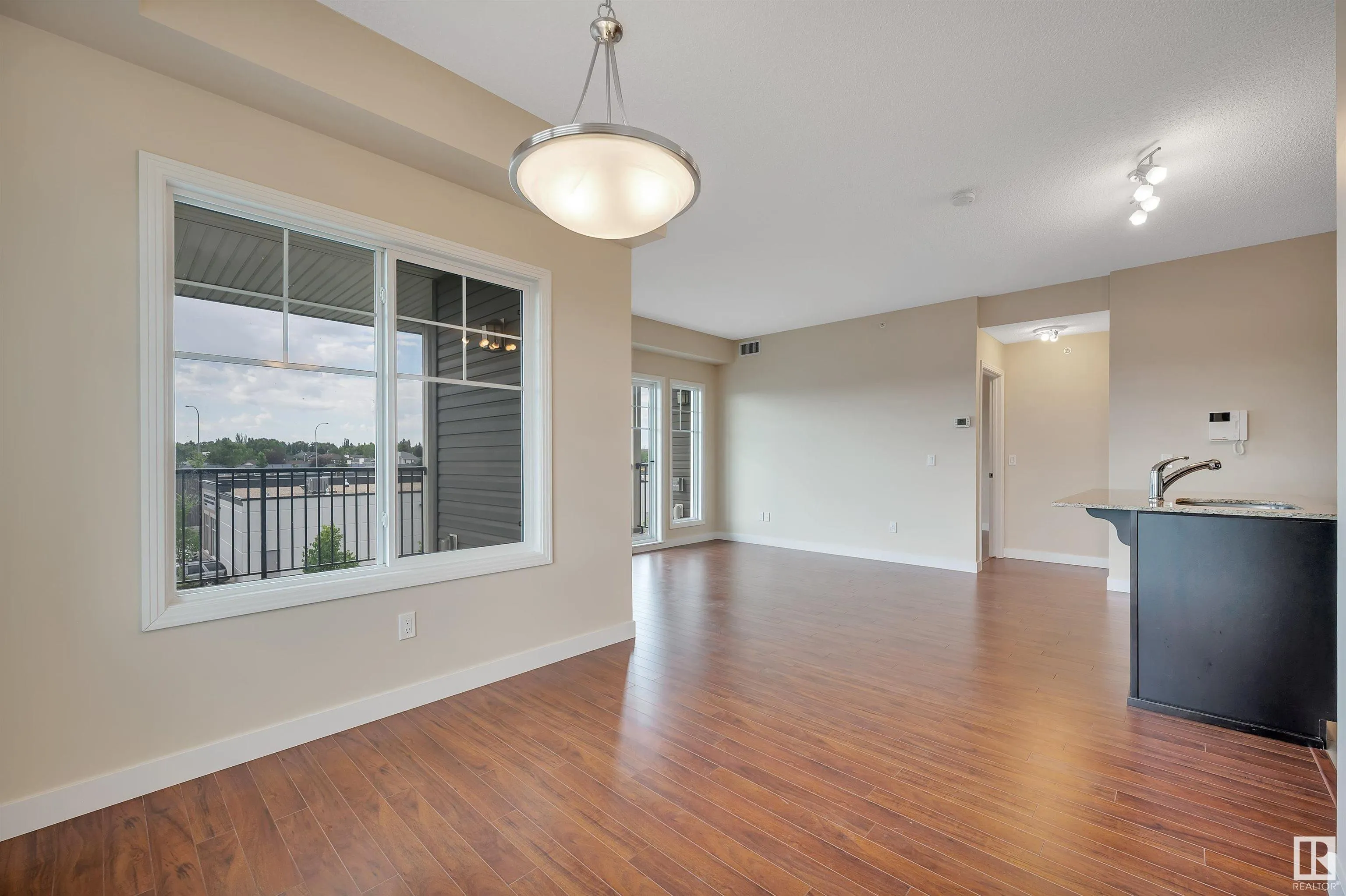 2 AUGUSTINE Crescent