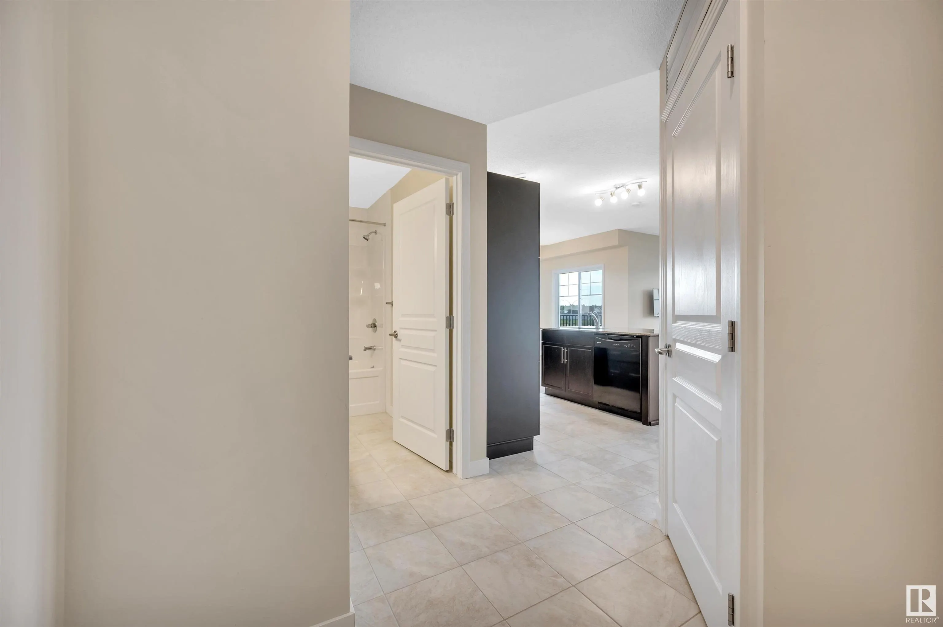 2 AUGUSTINE Crescent