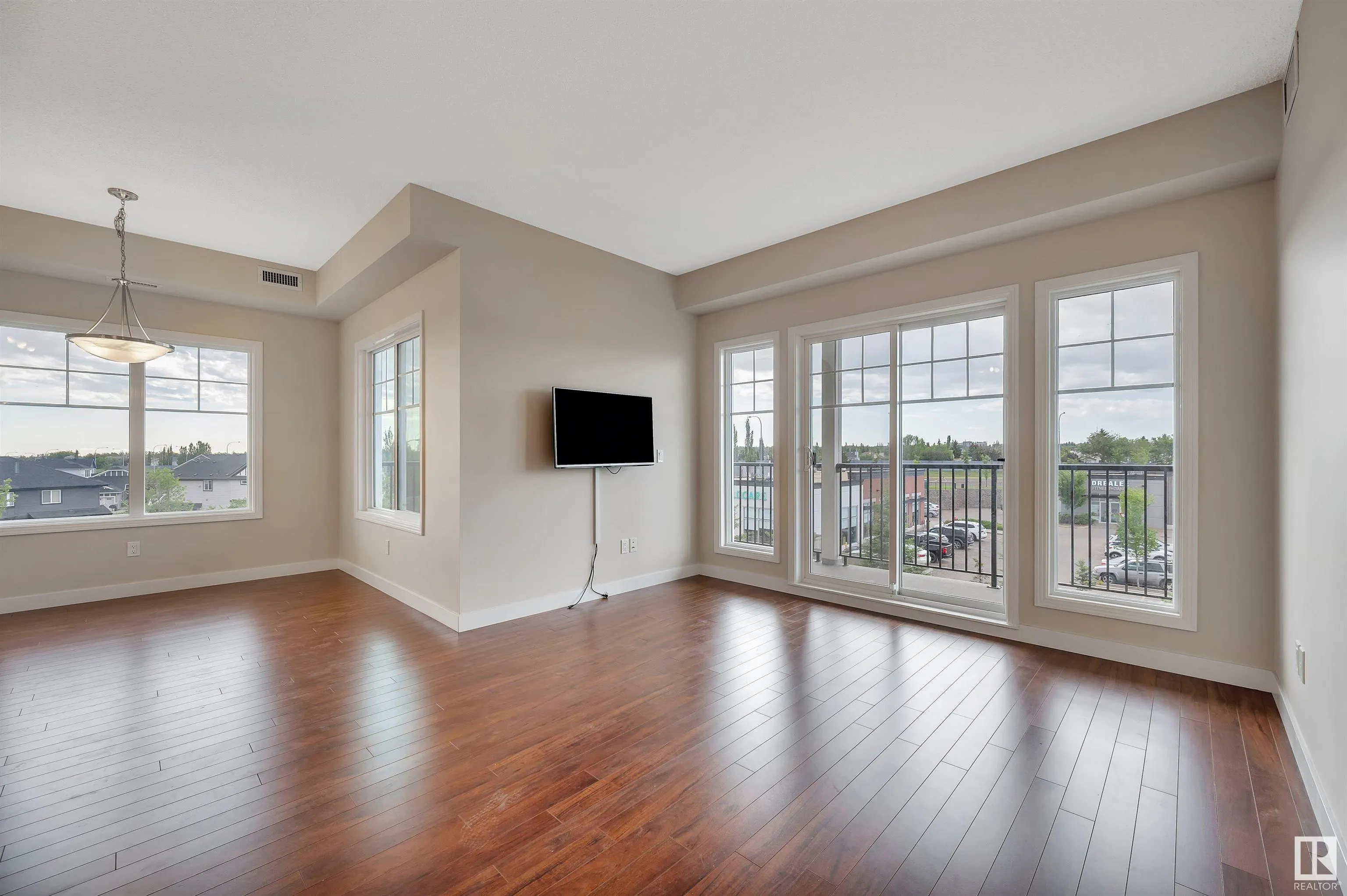 2 AUGUSTINE Crescent