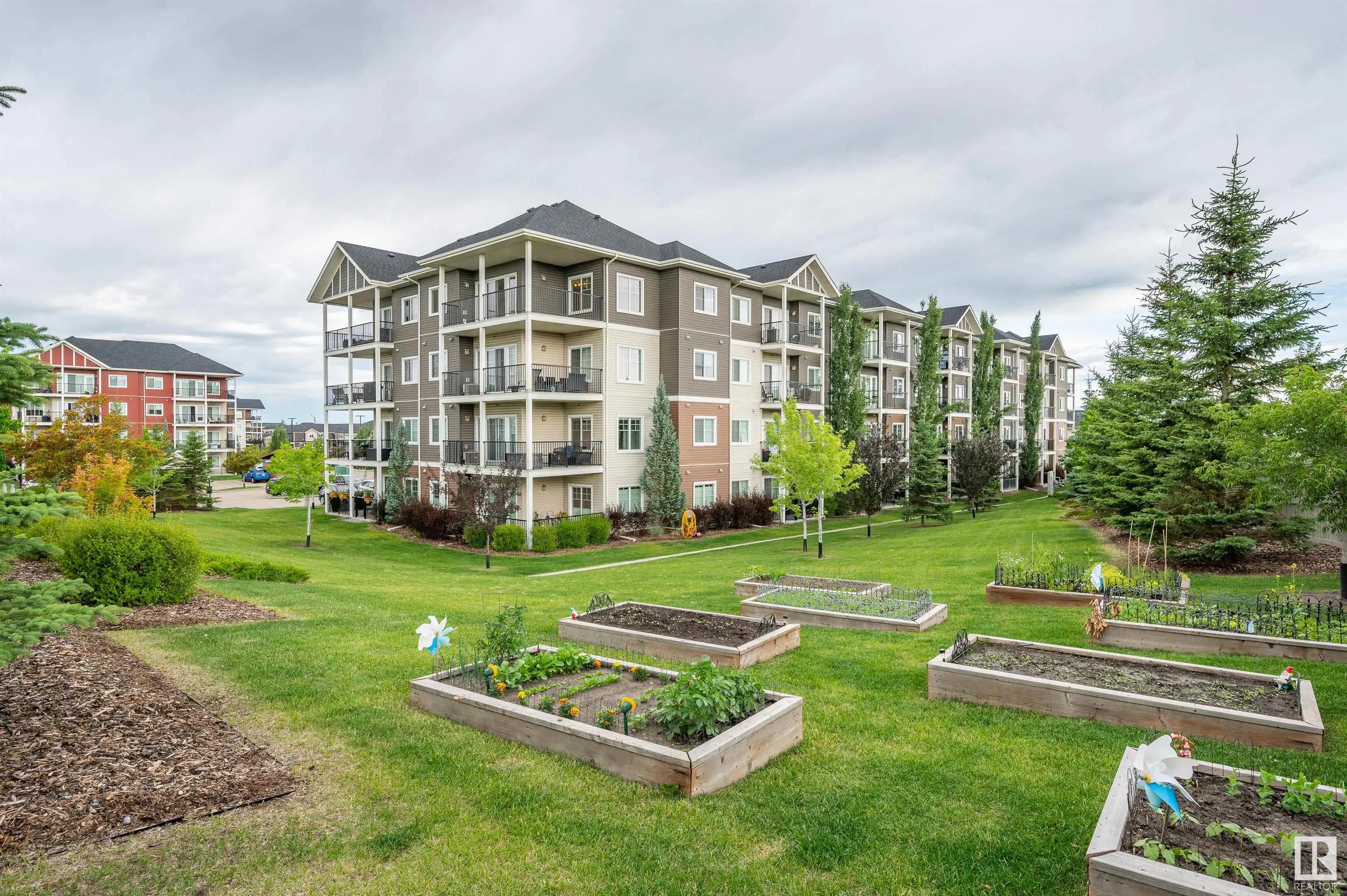 2 AUGUSTINE Crescent