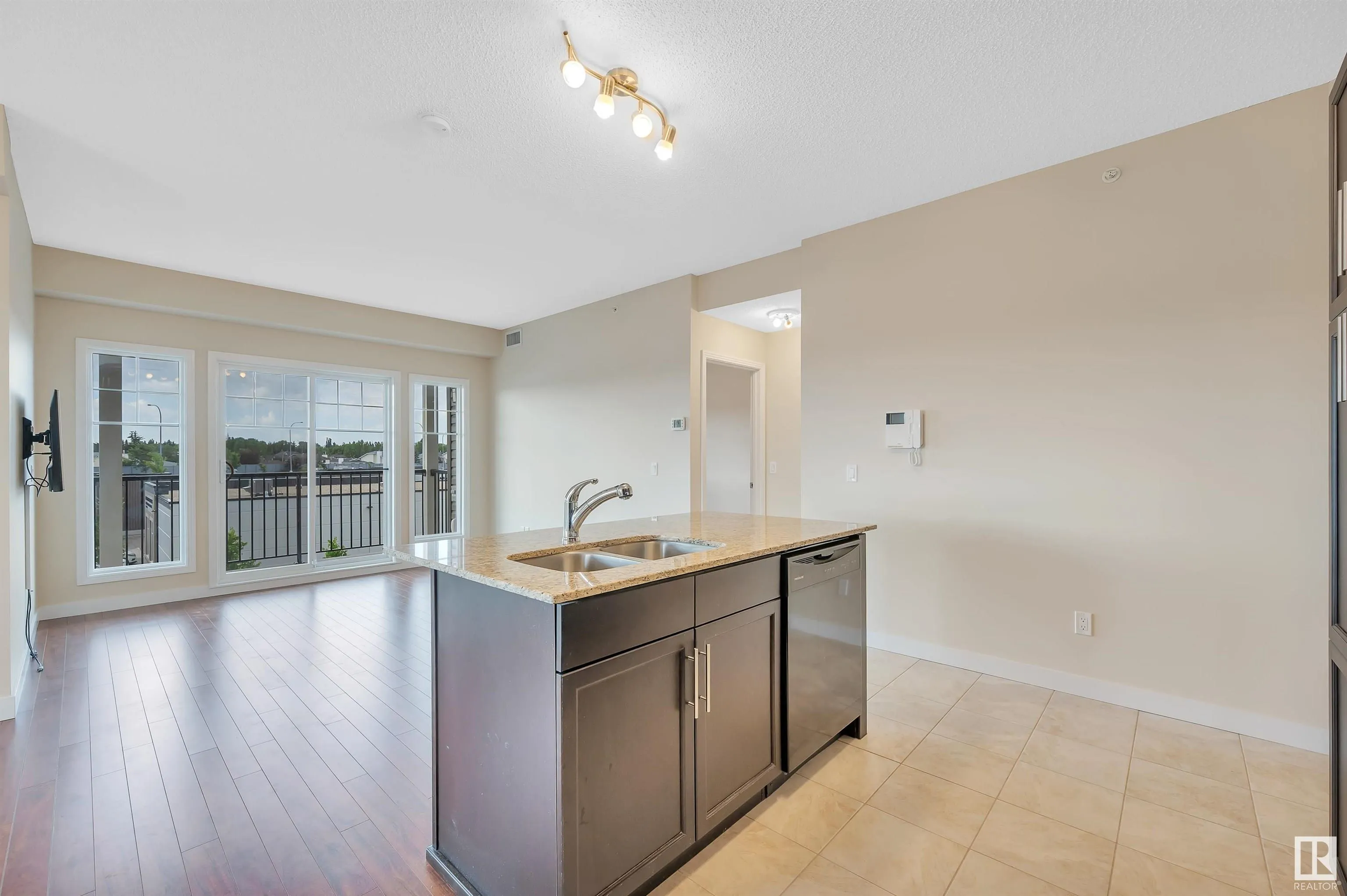 2 AUGUSTINE Crescent