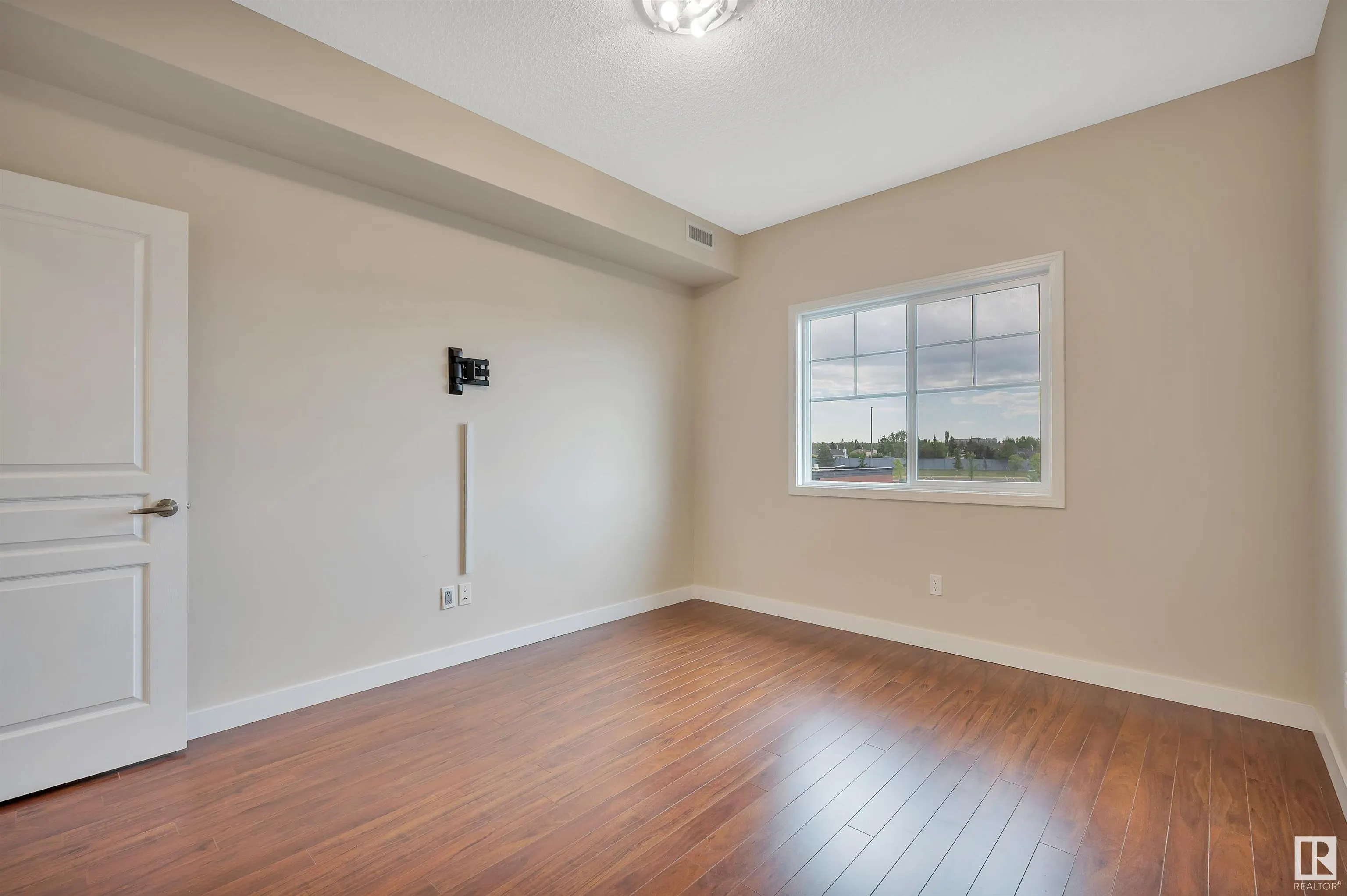 2 AUGUSTINE Crescent