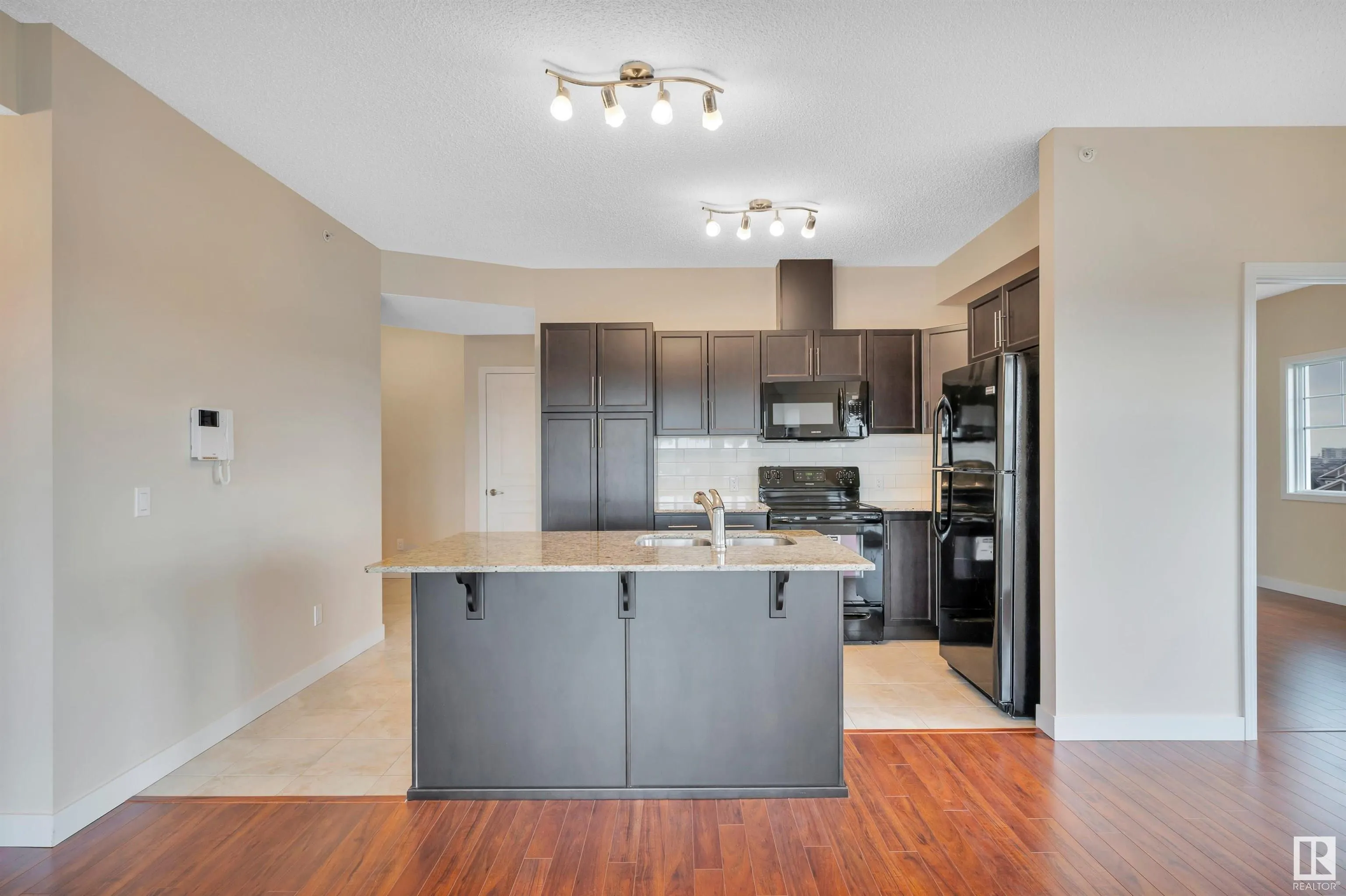 2 AUGUSTINE Crescent