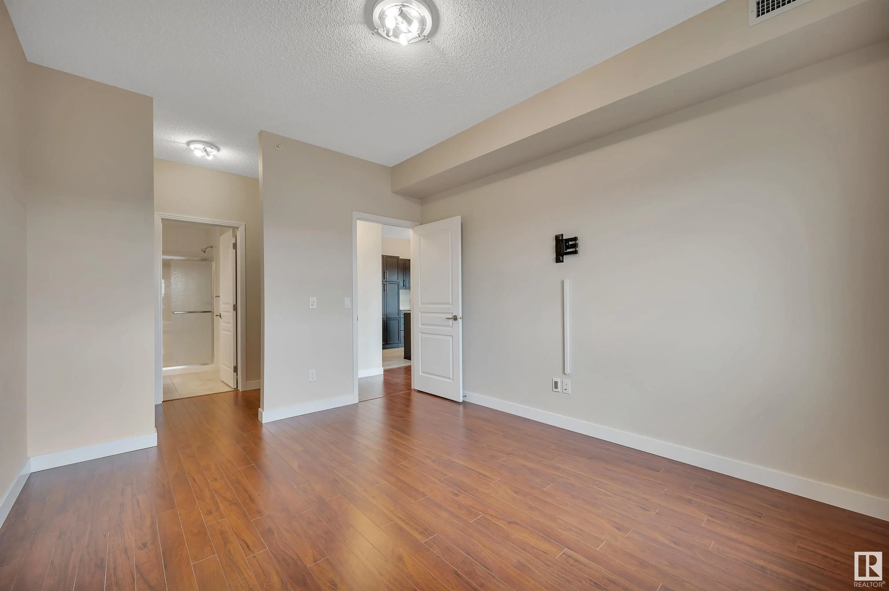 2 AUGUSTINE Crescent