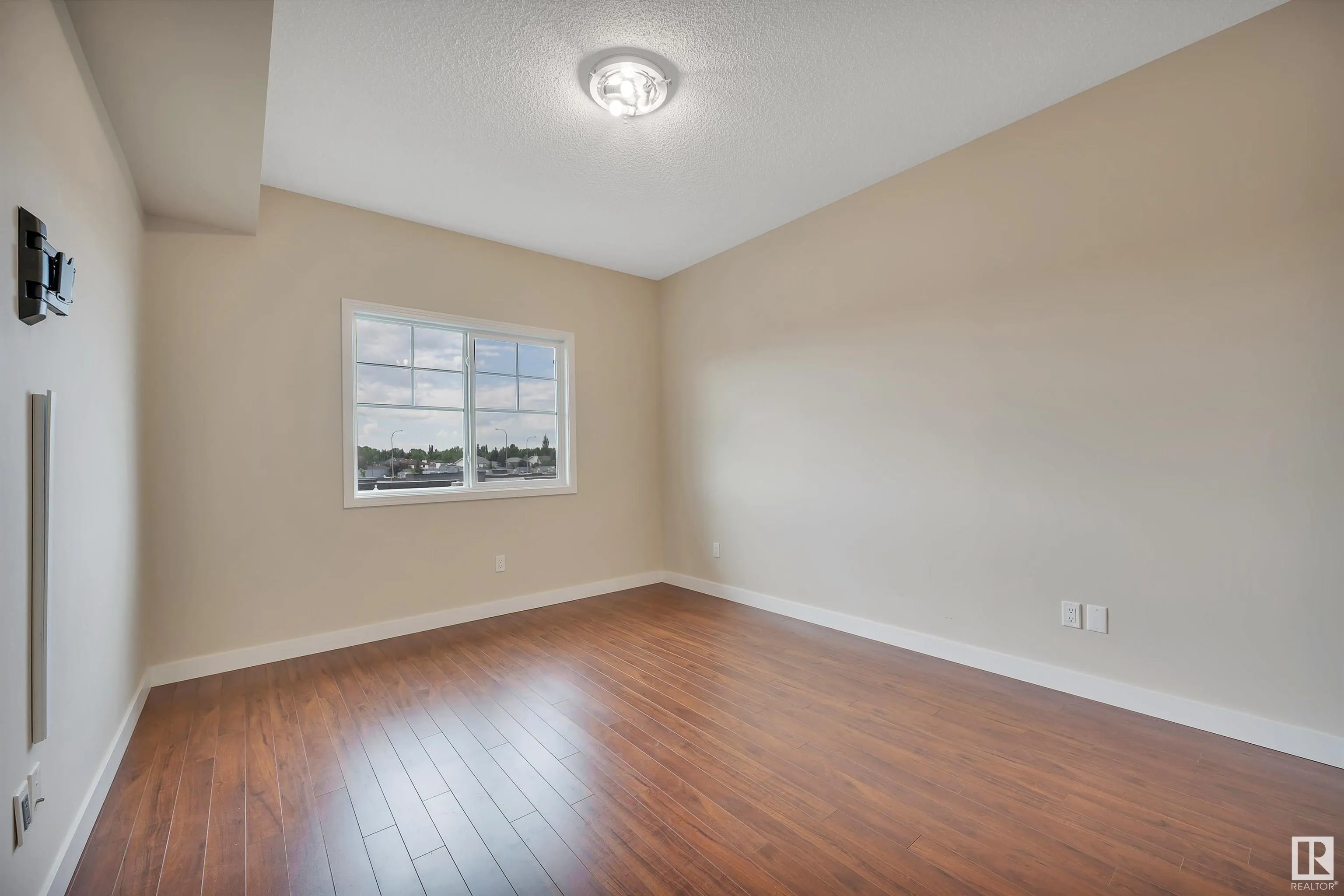 2 AUGUSTINE Crescent