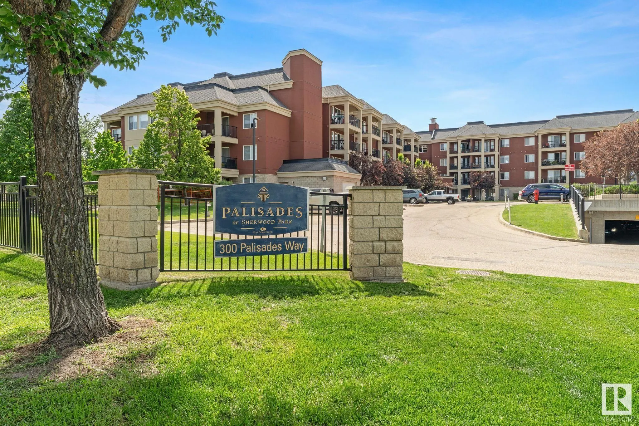 300 PALISADES Way