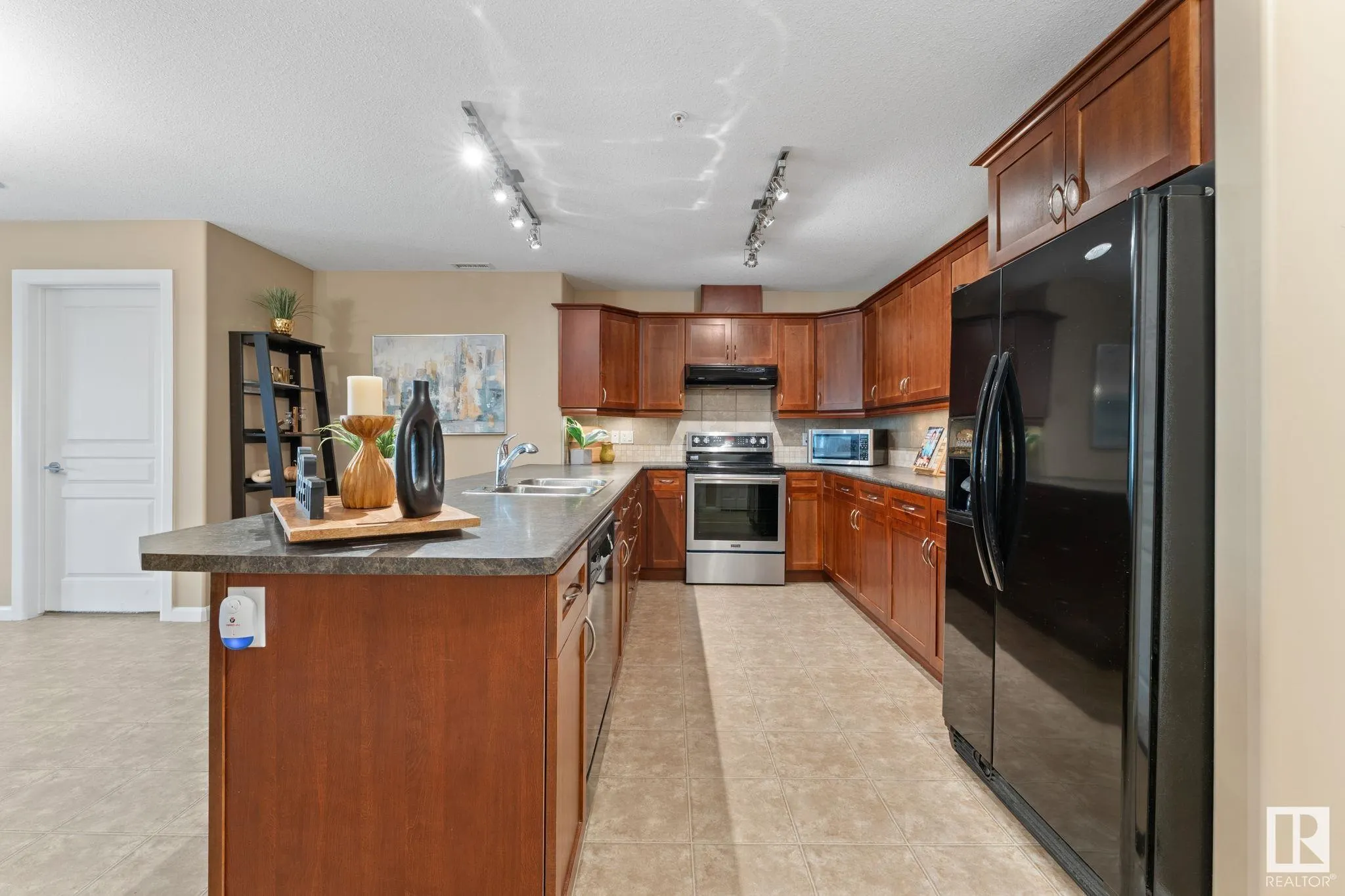 300 PALISADES Way