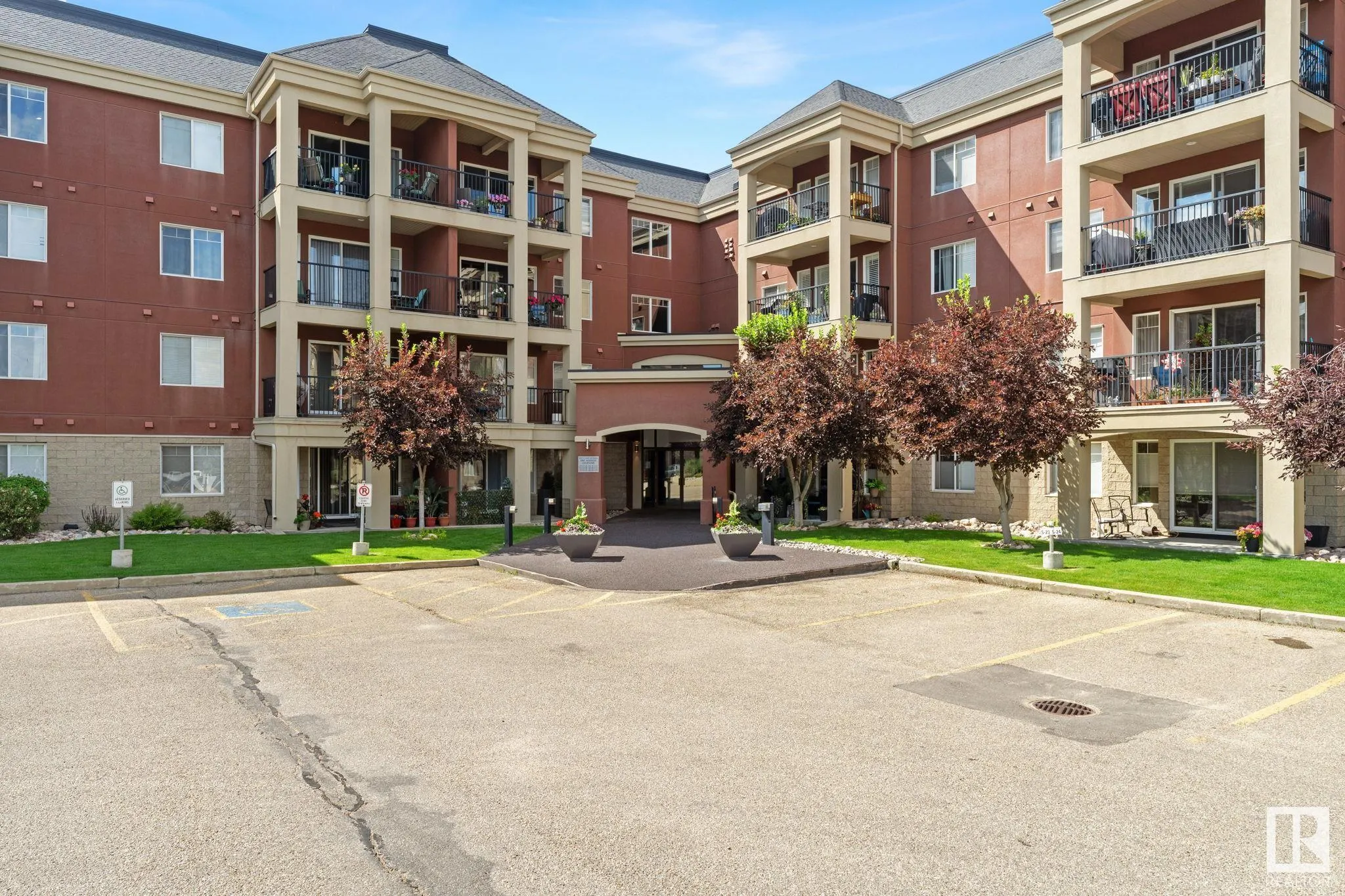 300 PALISADES Way