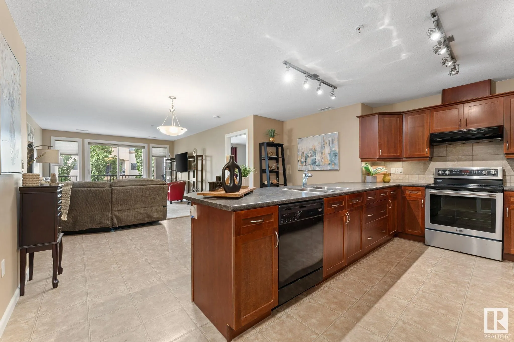 300 PALISADES Way