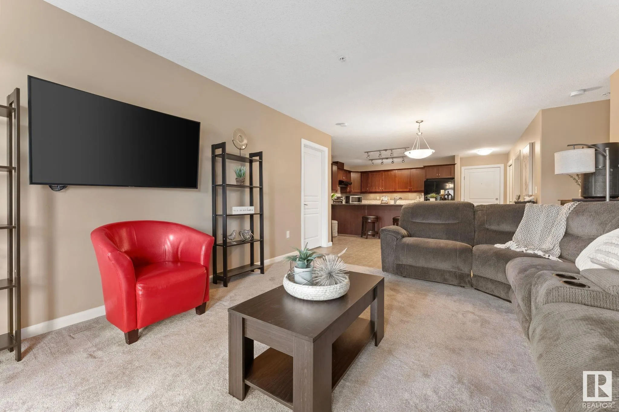300 PALISADES Way