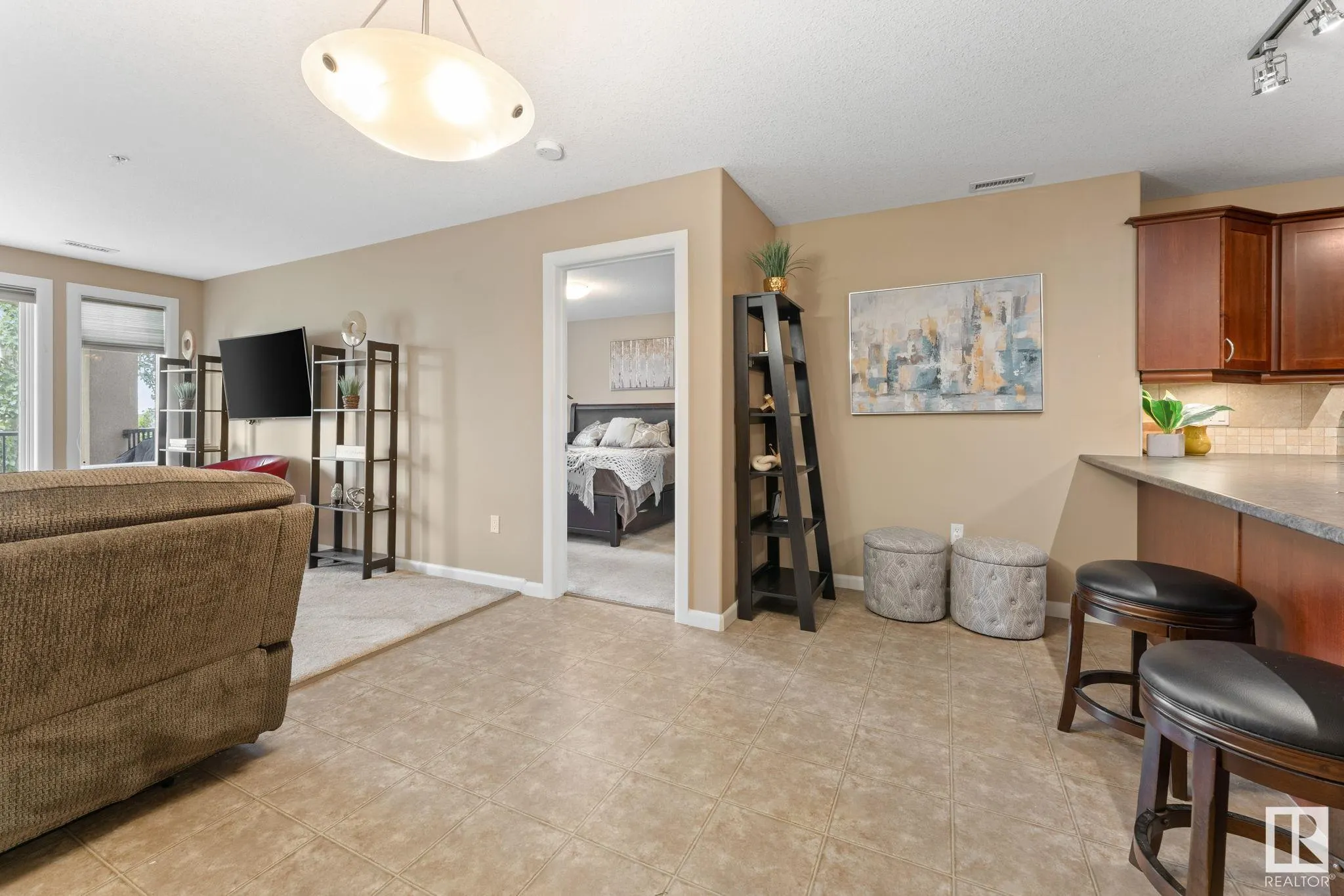 300 PALISADES Way