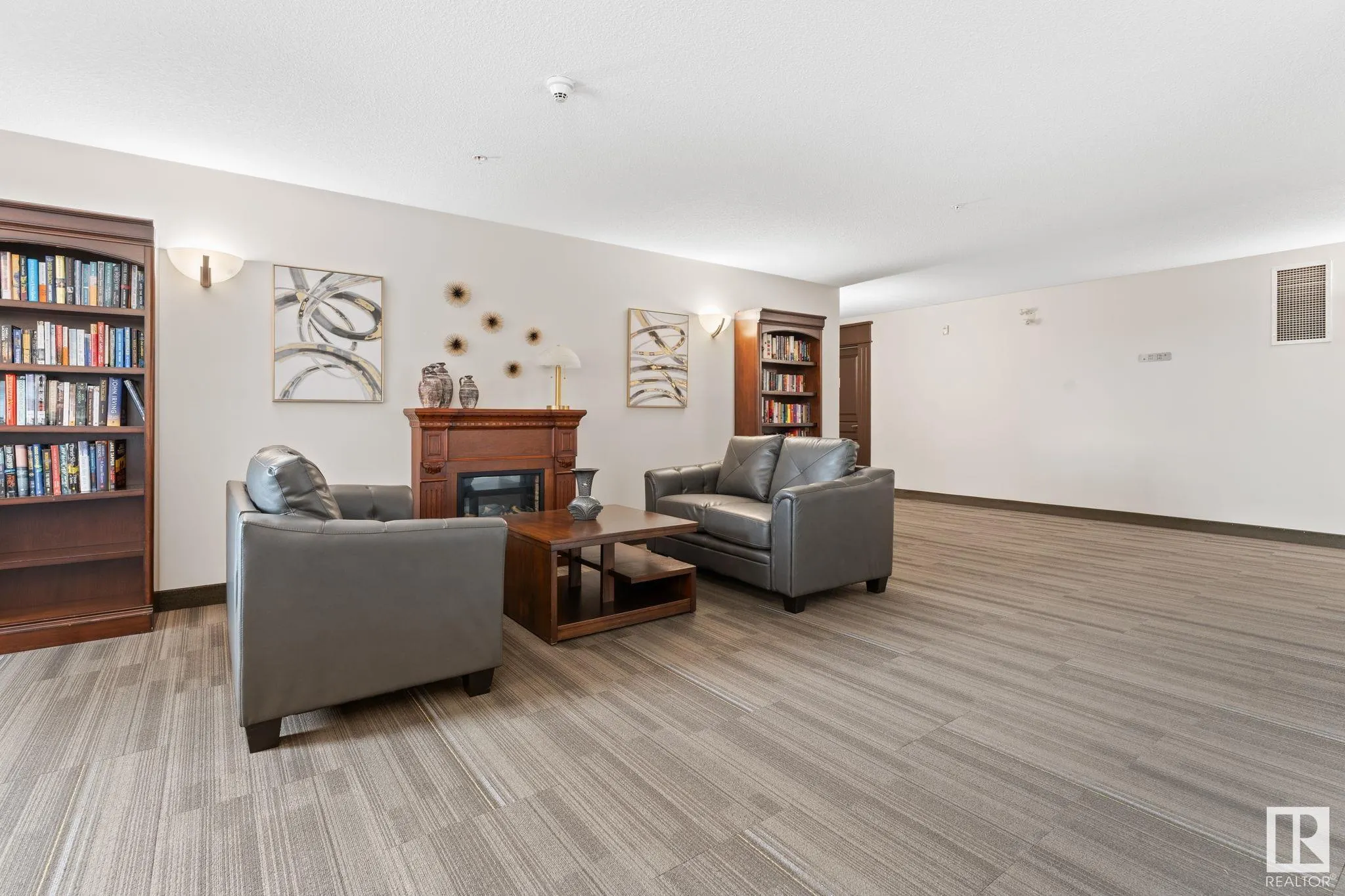 300 PALISADES Way