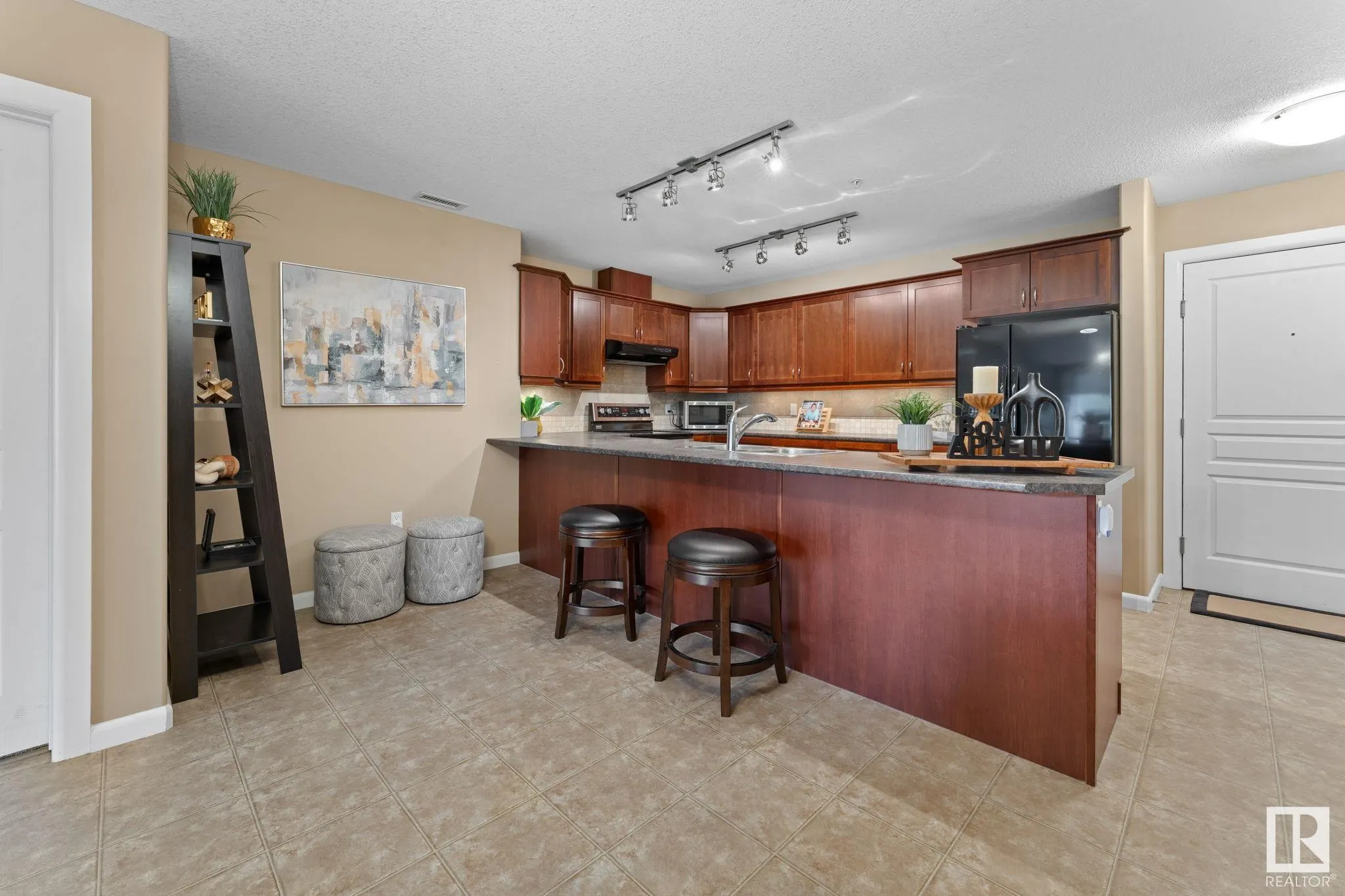 300 PALISADES Way