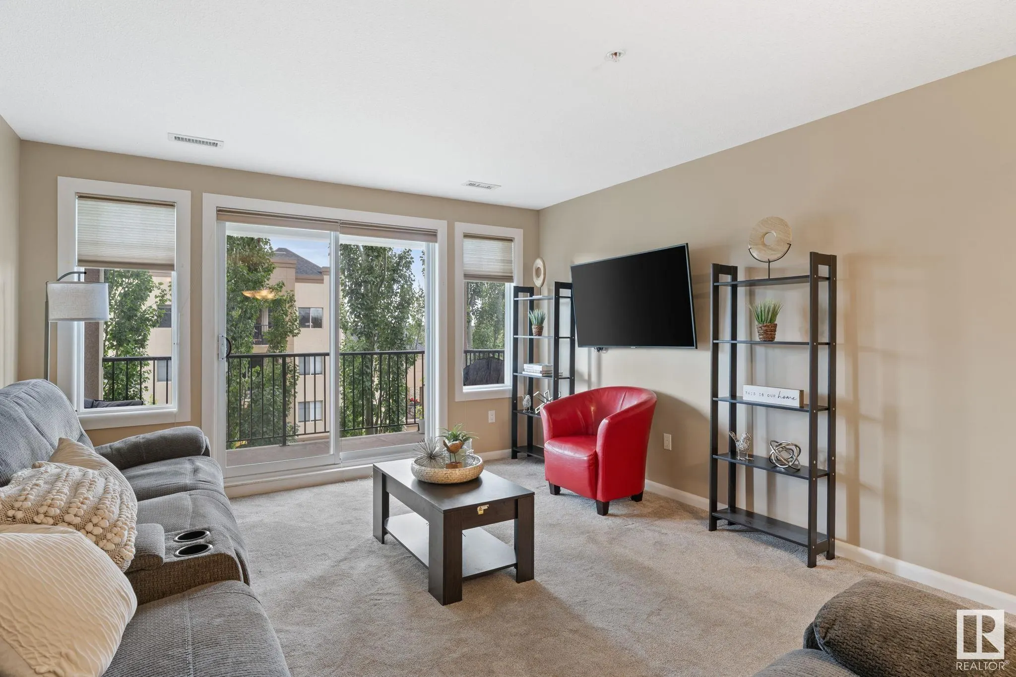 300 PALISADES Way