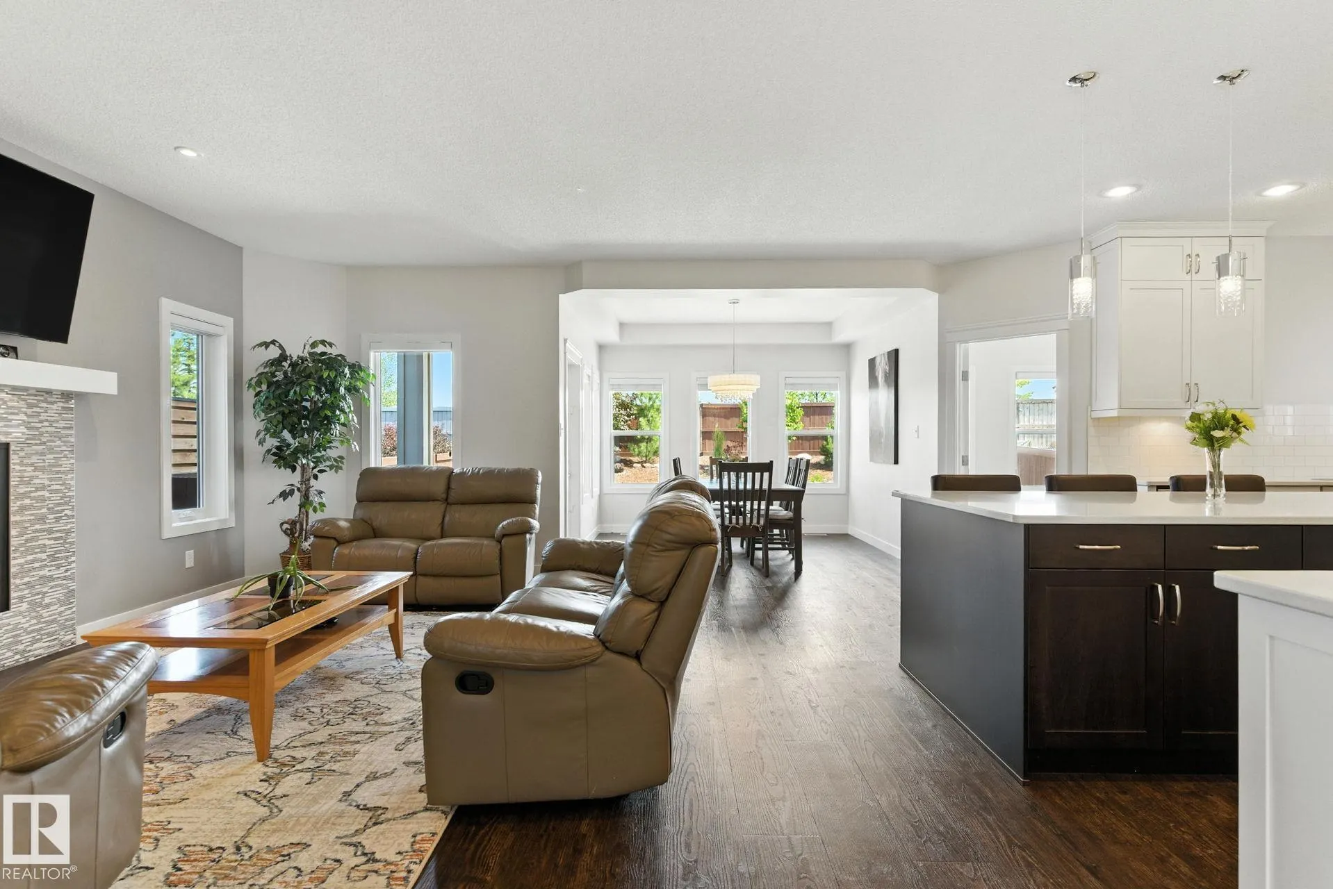126 SUNTERRA Way